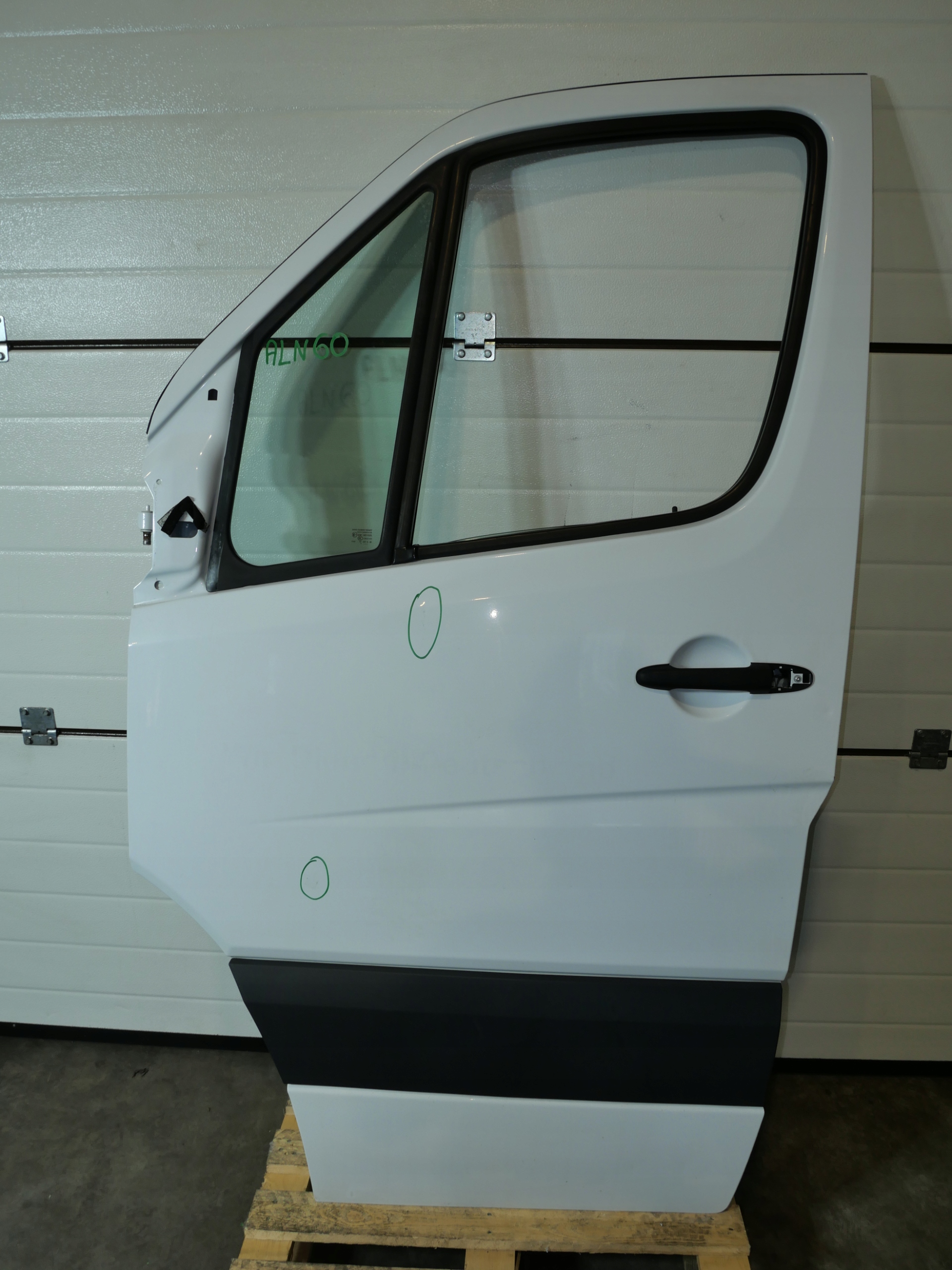 door left front MERCEDES SPRINTER 906