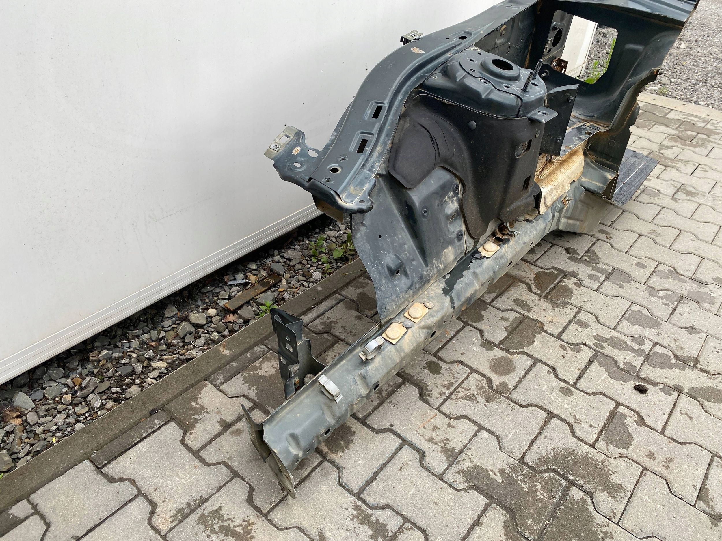 quarter front right Ford Mustang VI 2015+