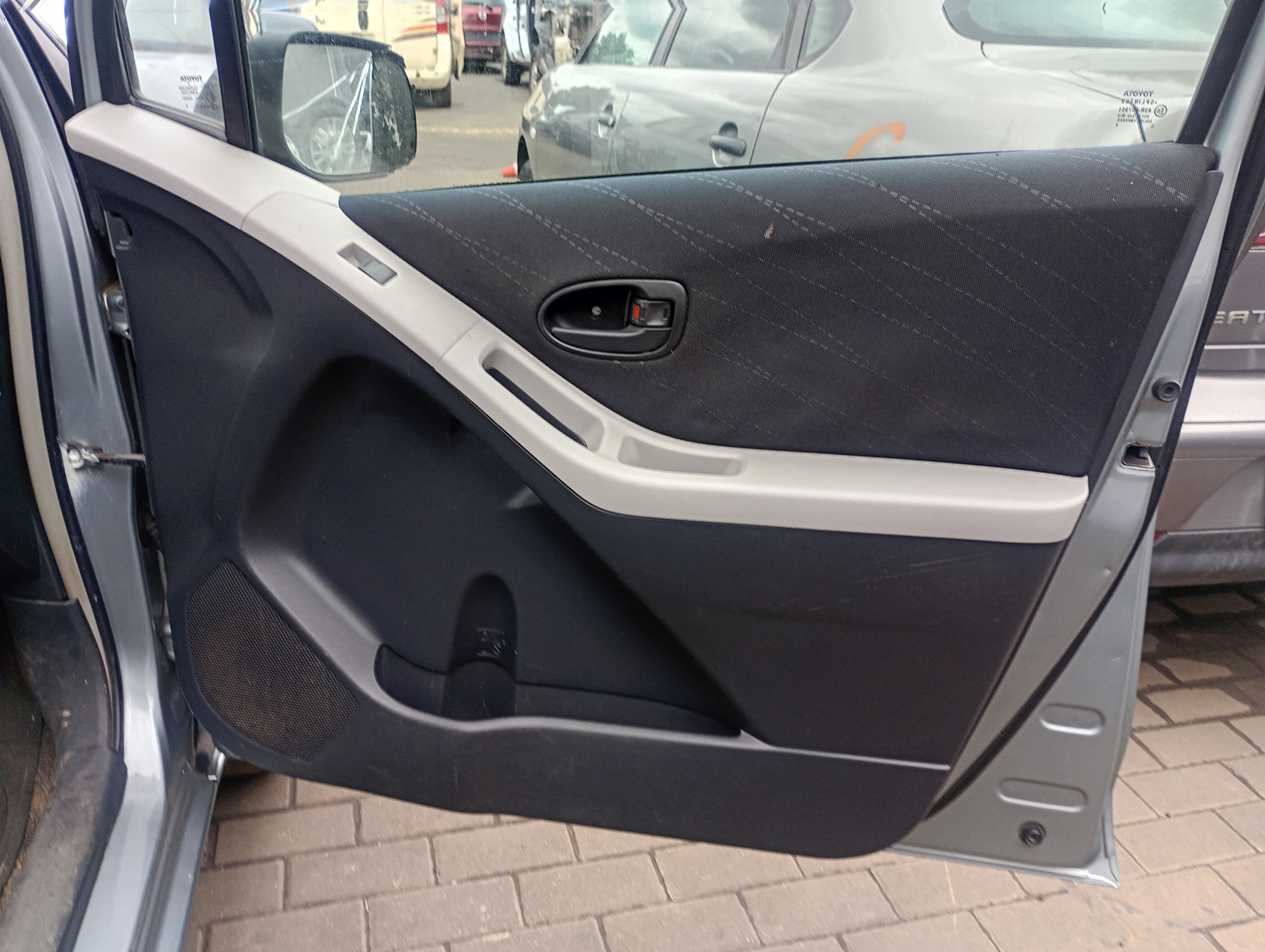 upholstery side right front Toyota Yaris 2 II FL 05-08