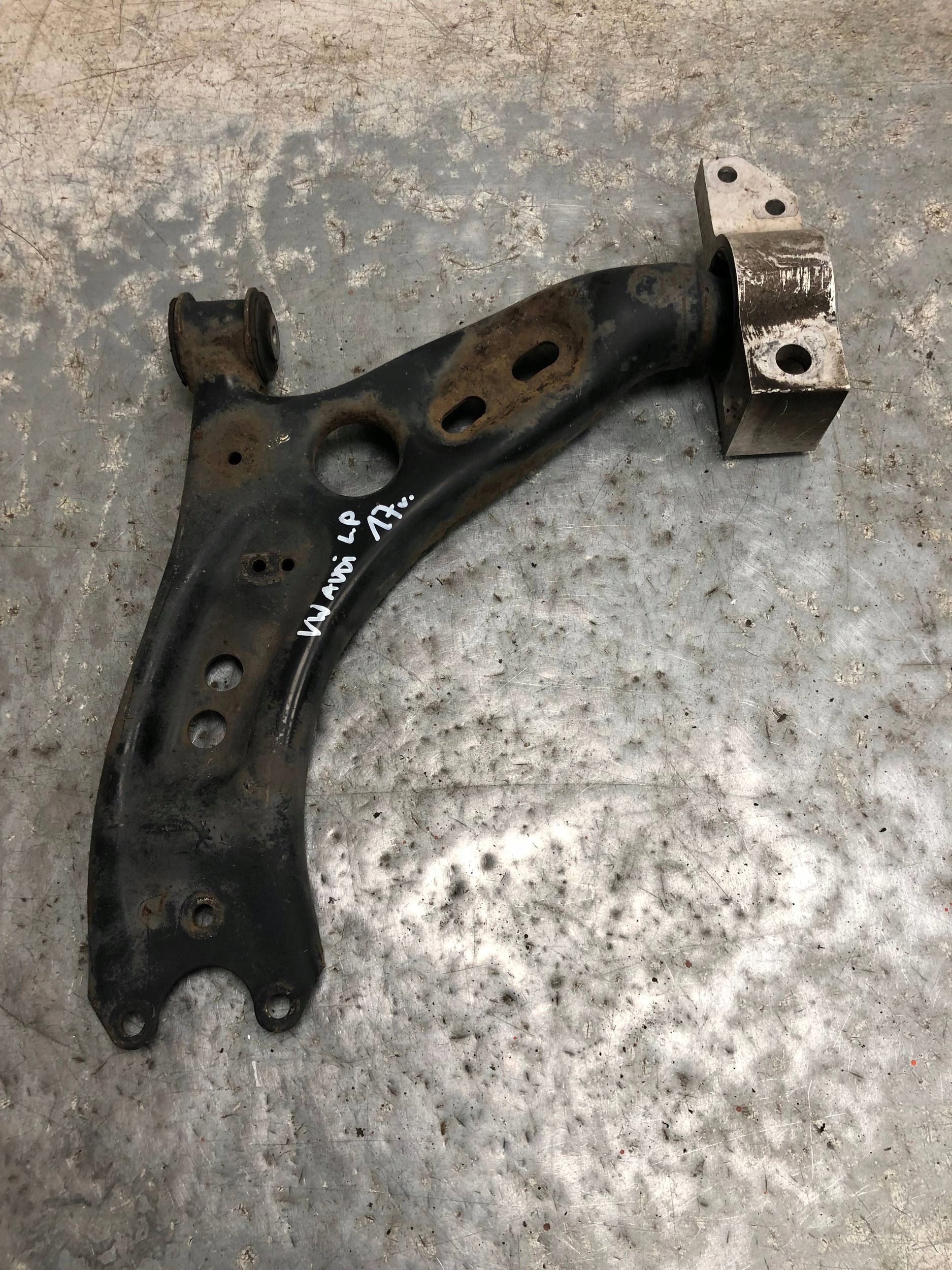 arm left front VW AUDI 1K0407165C