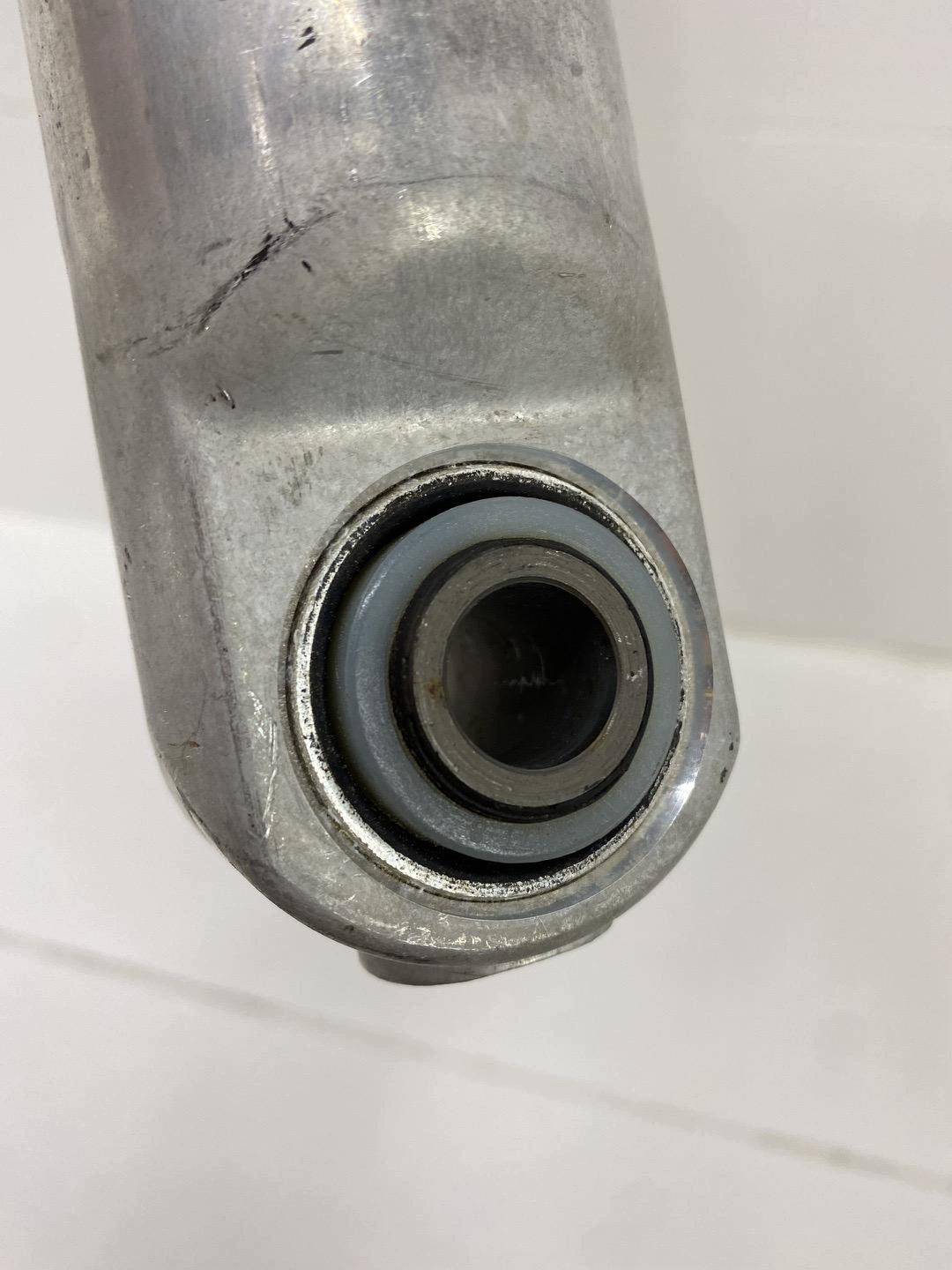Stoßdämpfer heck Dodge Ram 5 DT 2021 68262590AD