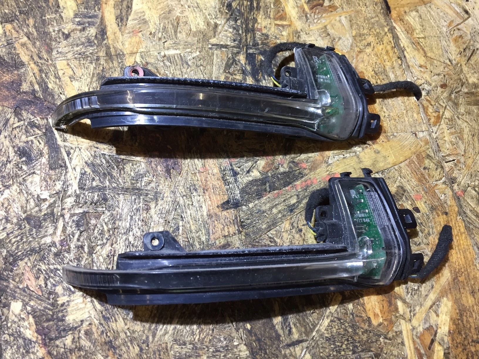 AUDI A4 B8 A5 8T indicator right 8K0949102B