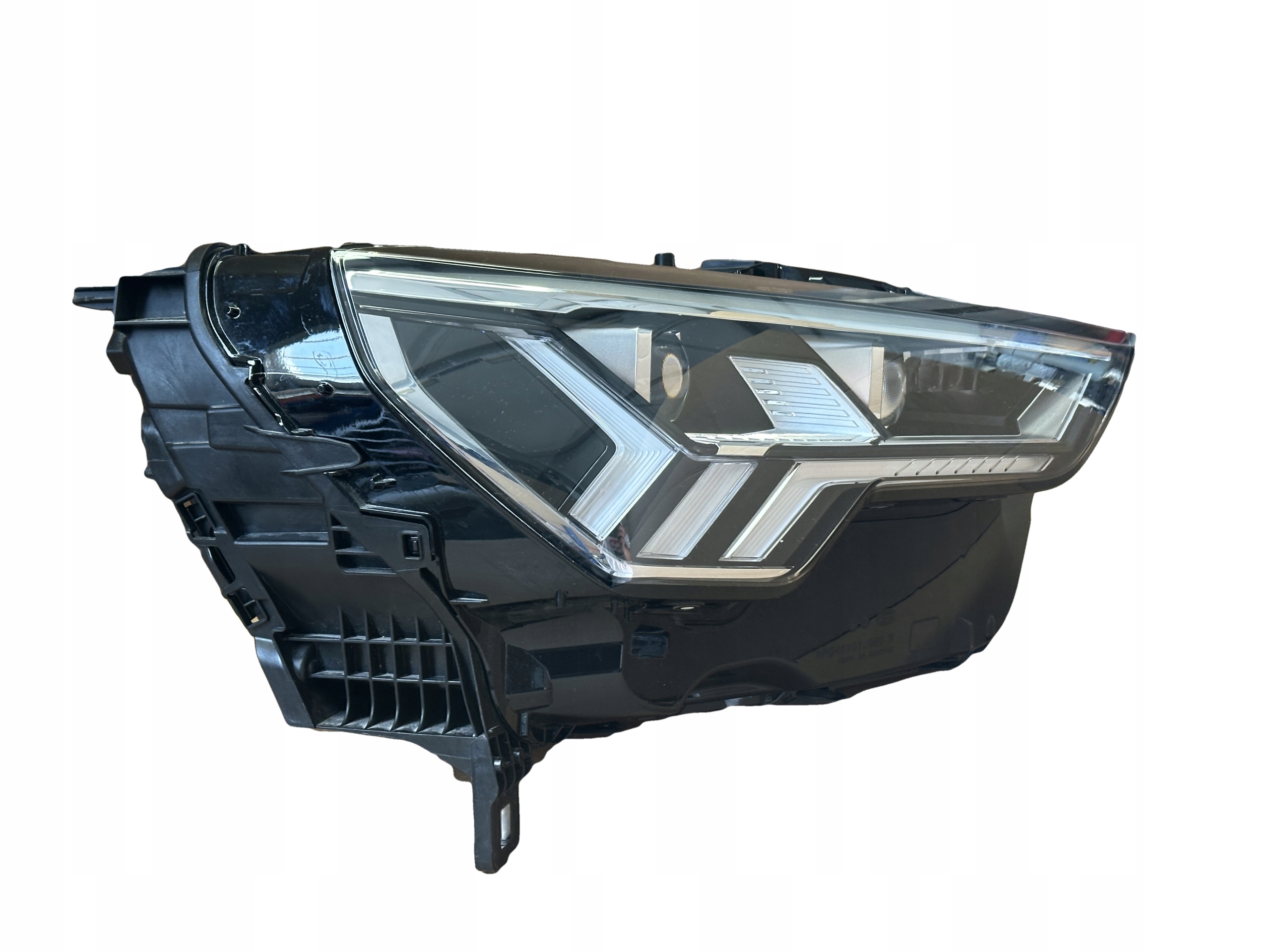 AUDI Q3 83A light right front MATRIX 83A941036A