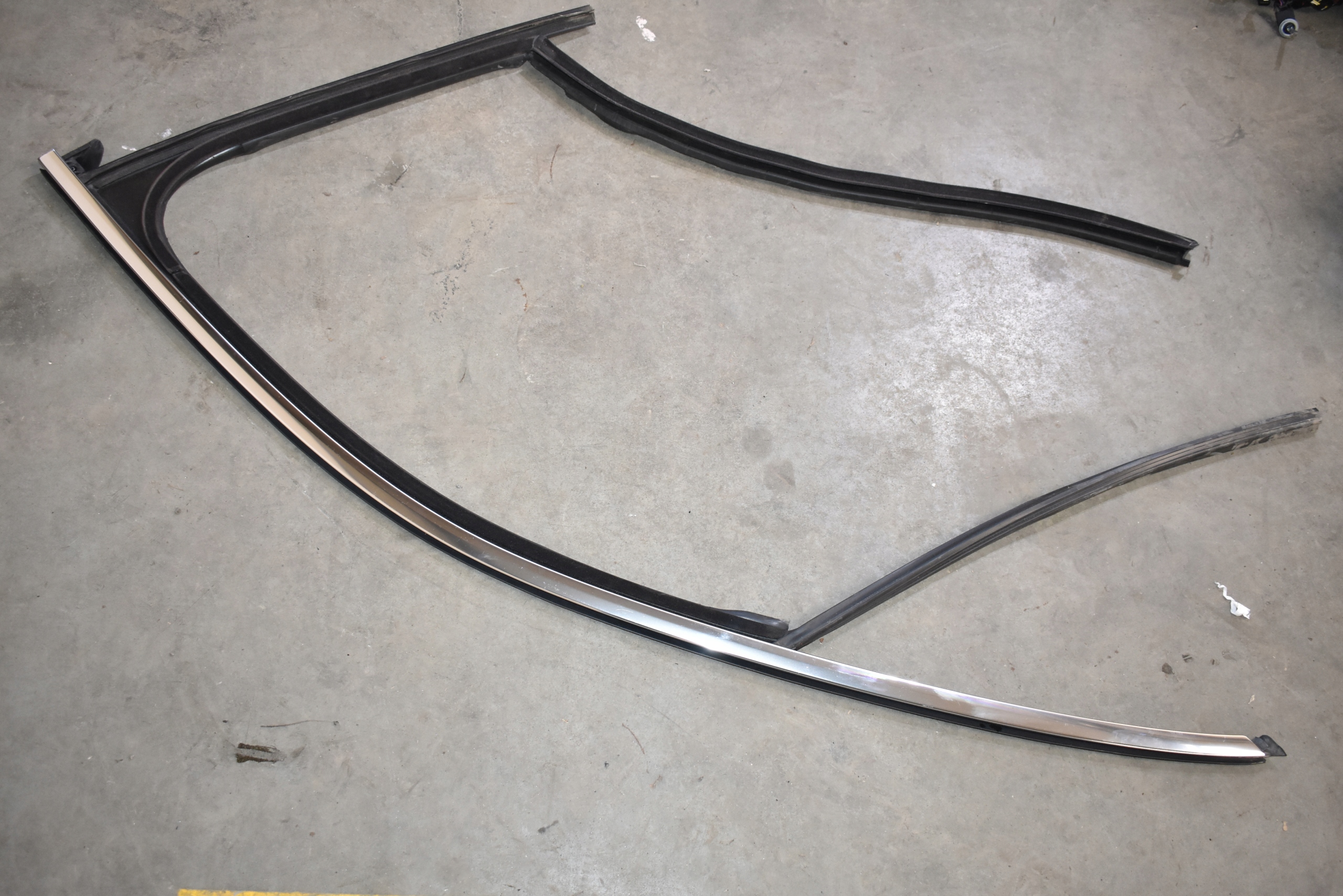 IDEALNA moulding door left front CHROM PORSCHE CAYENNE 9Y 1