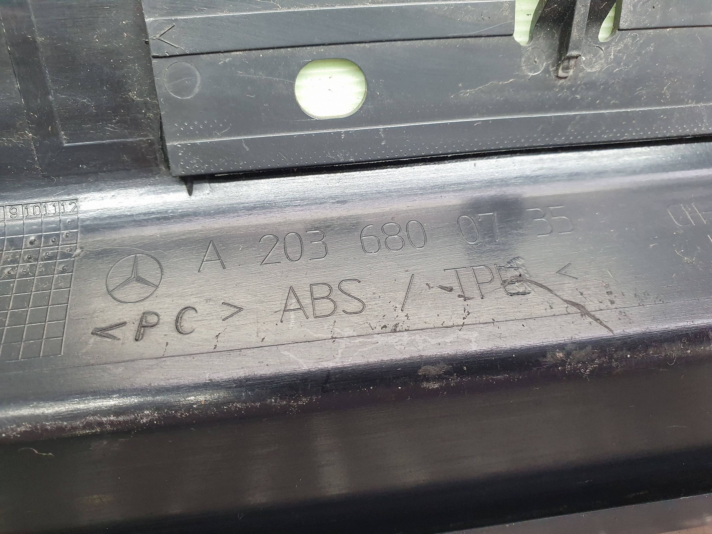 lišta prahová levý předek A2036800735 MERCEDES W203