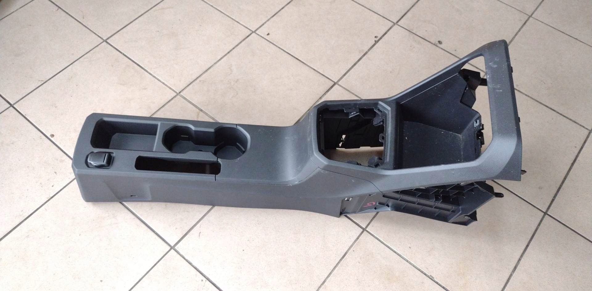 ЦЕНТРАЛЬНЫЙ ТУННЕЛЬ DACIA SANDERO III