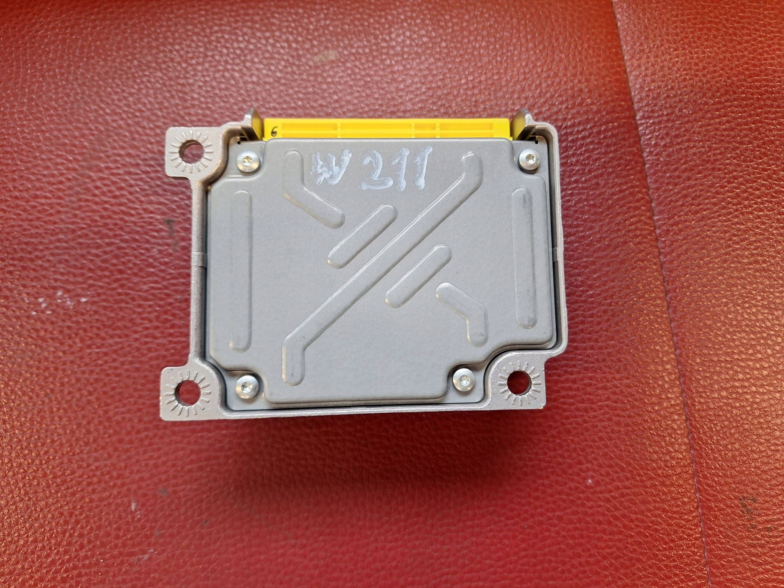 MERCEDES E-KLASA W211 SENSOR modulo airbag A2118203385 D6V3B08A0D9