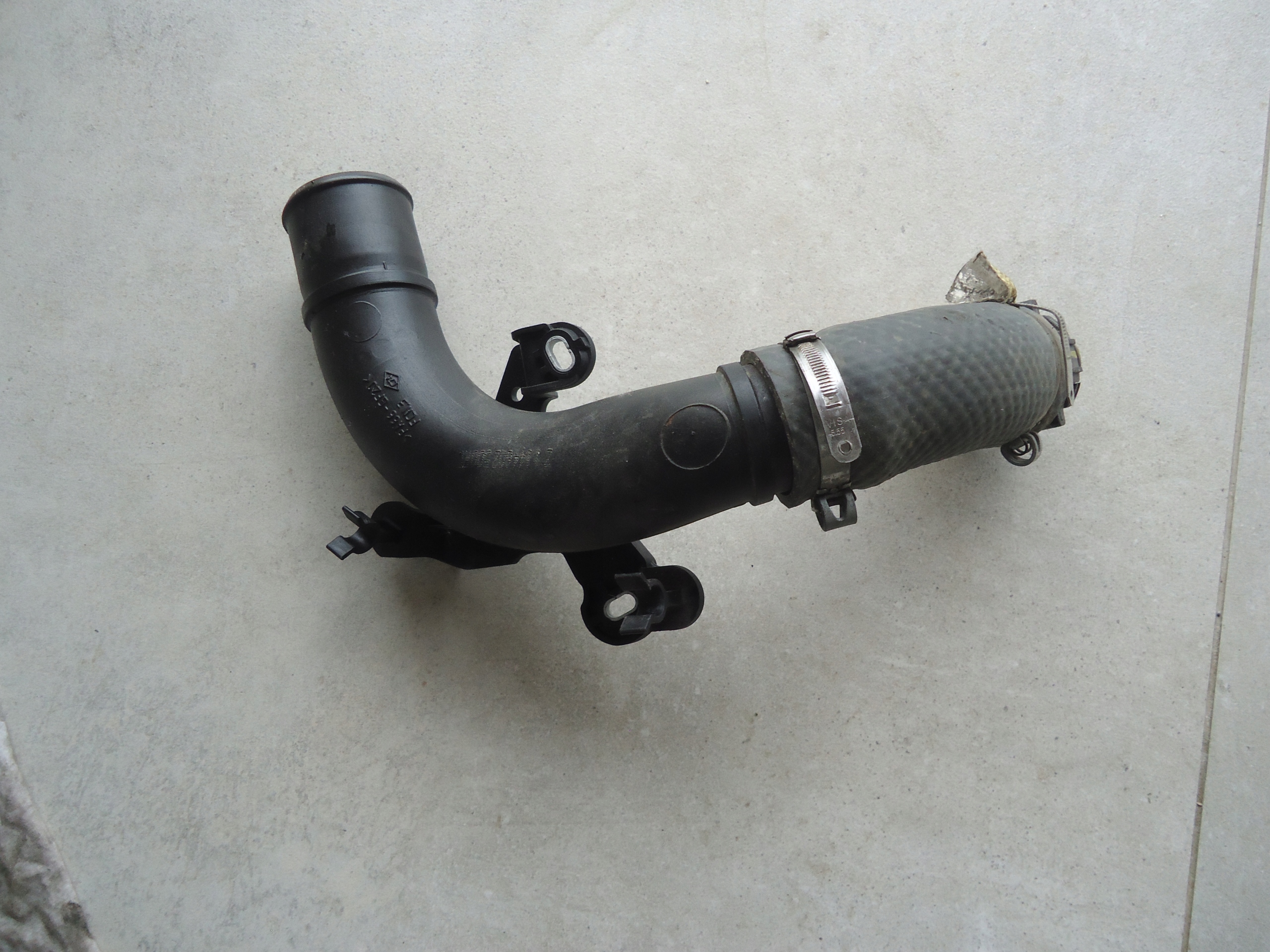 Dacia Duster 1.2TCE шланг труба Воздух 2015 год