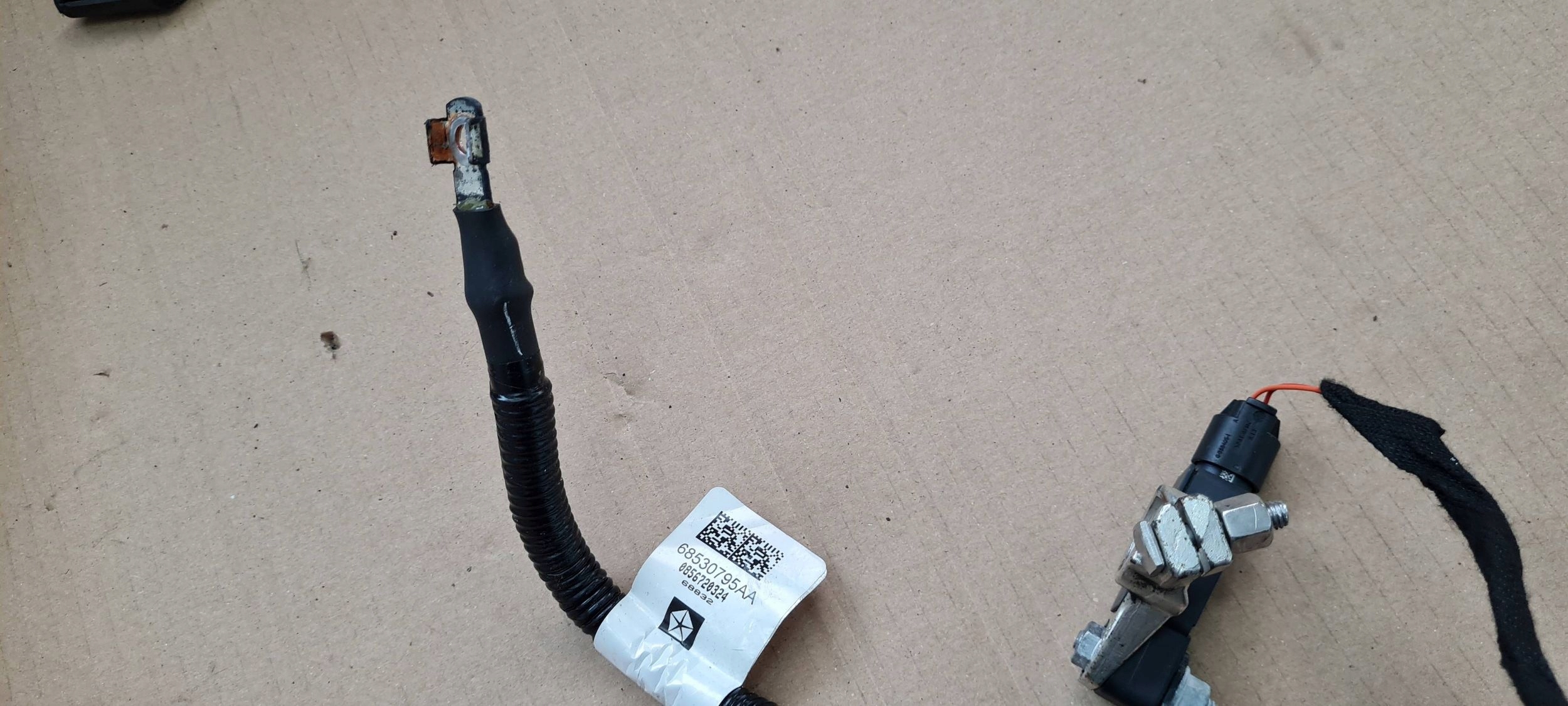 Chrysler Pacifica 2022 cable battery sensor terminal 68318616AC