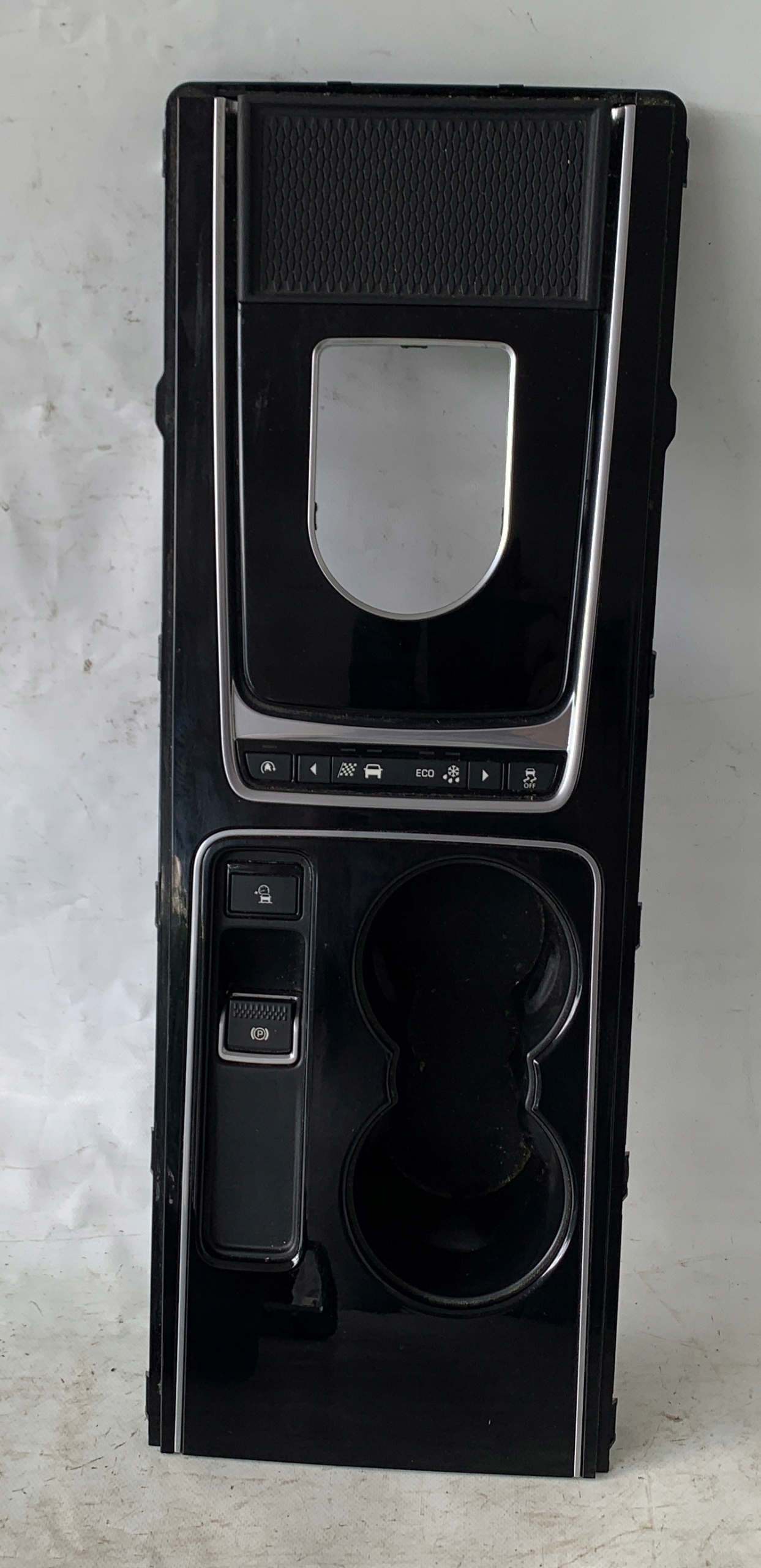 # Центральный туннель декор JAGUAR XE X760 GX73-044E04-A