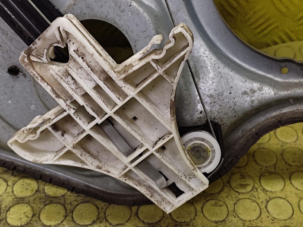 VW PASSAT B5 sedan window regulator right rear part