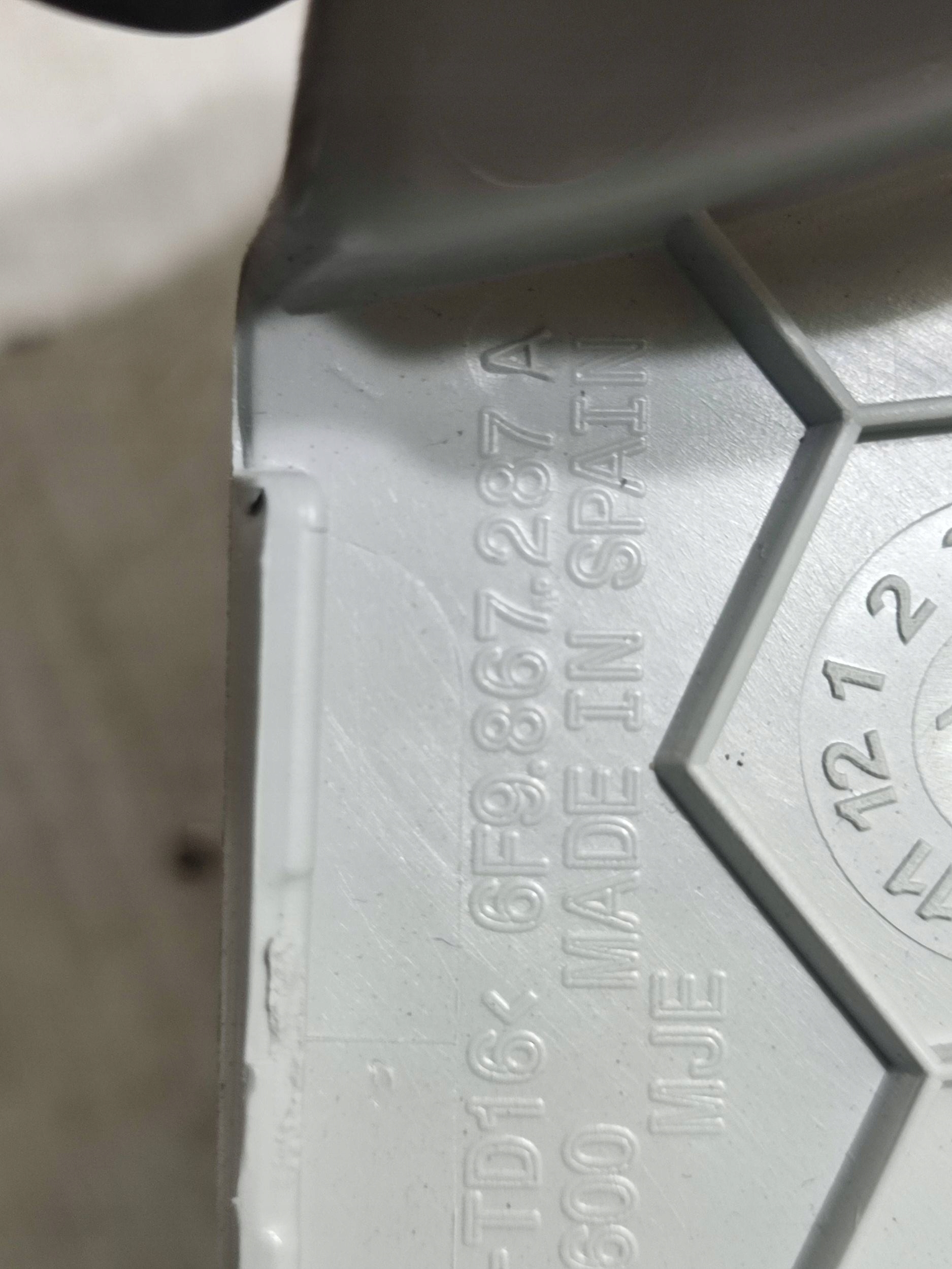 Seat Arona 2019 rear part side left cover central slupka / C