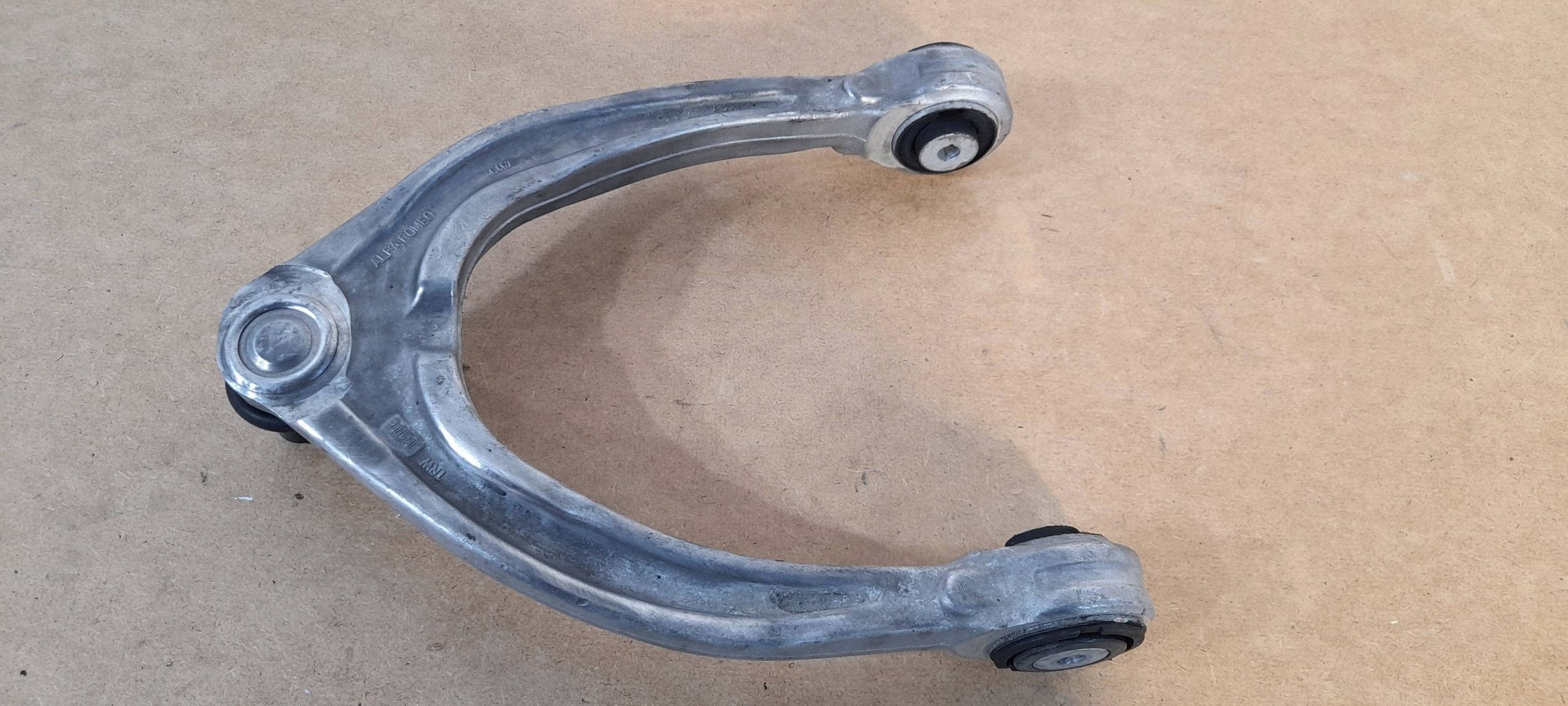 Alfa Romeo Giulia arm upper front left K206602 (Q933)