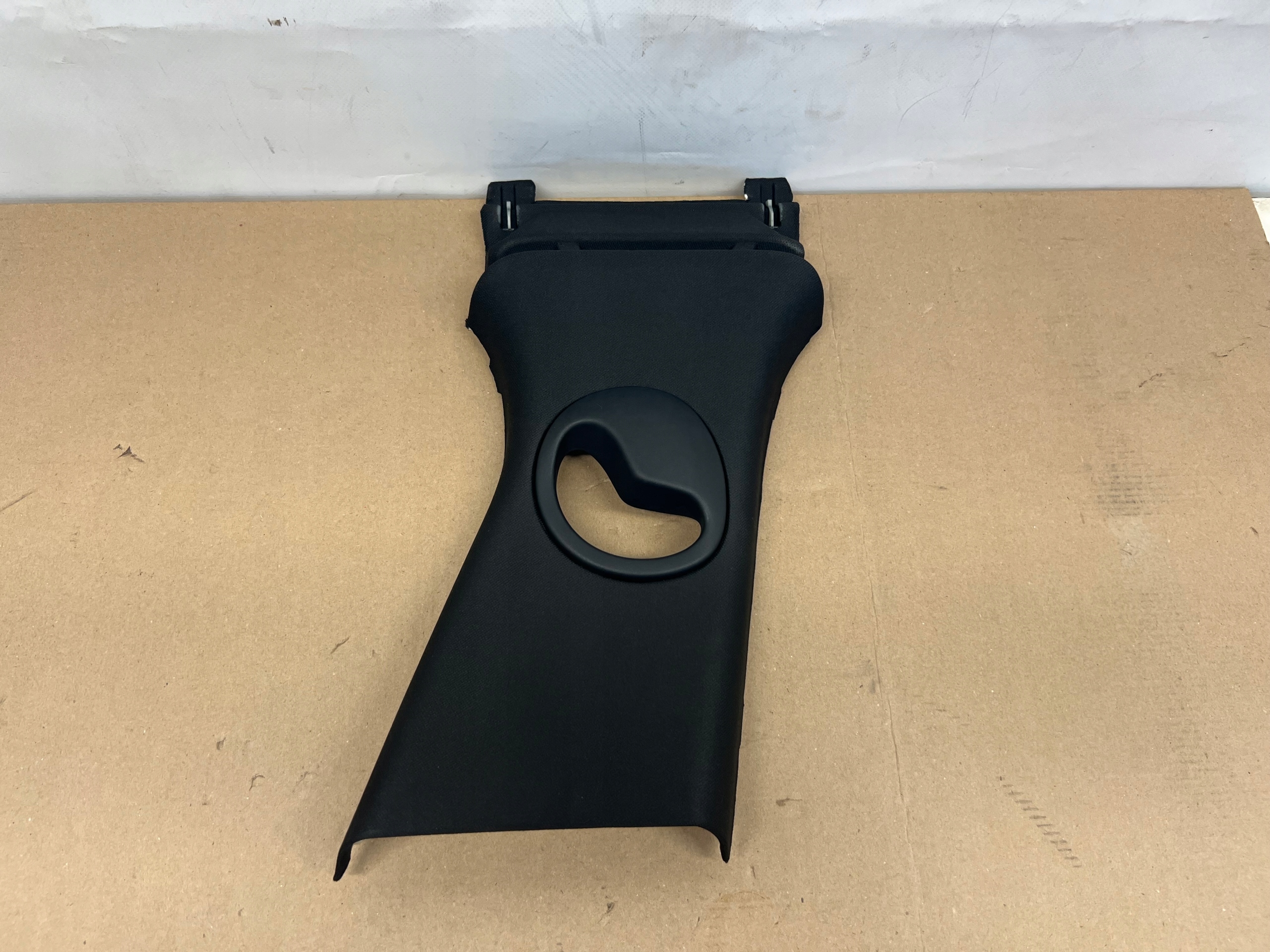 Range Rover Velar cover side slupka the centre