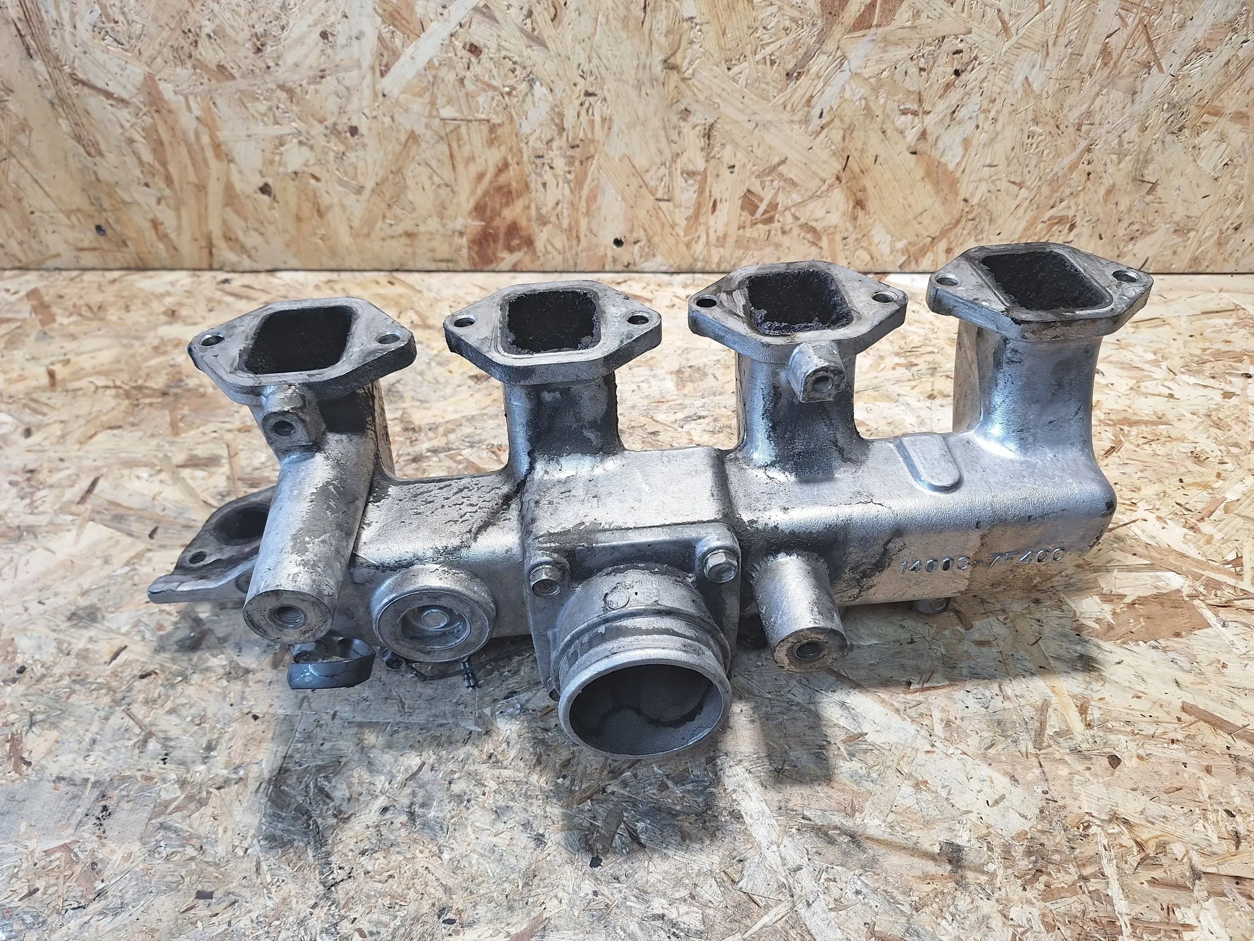 intake manifold 14003-7F400 Nissan Terrano II 2.7 TD
