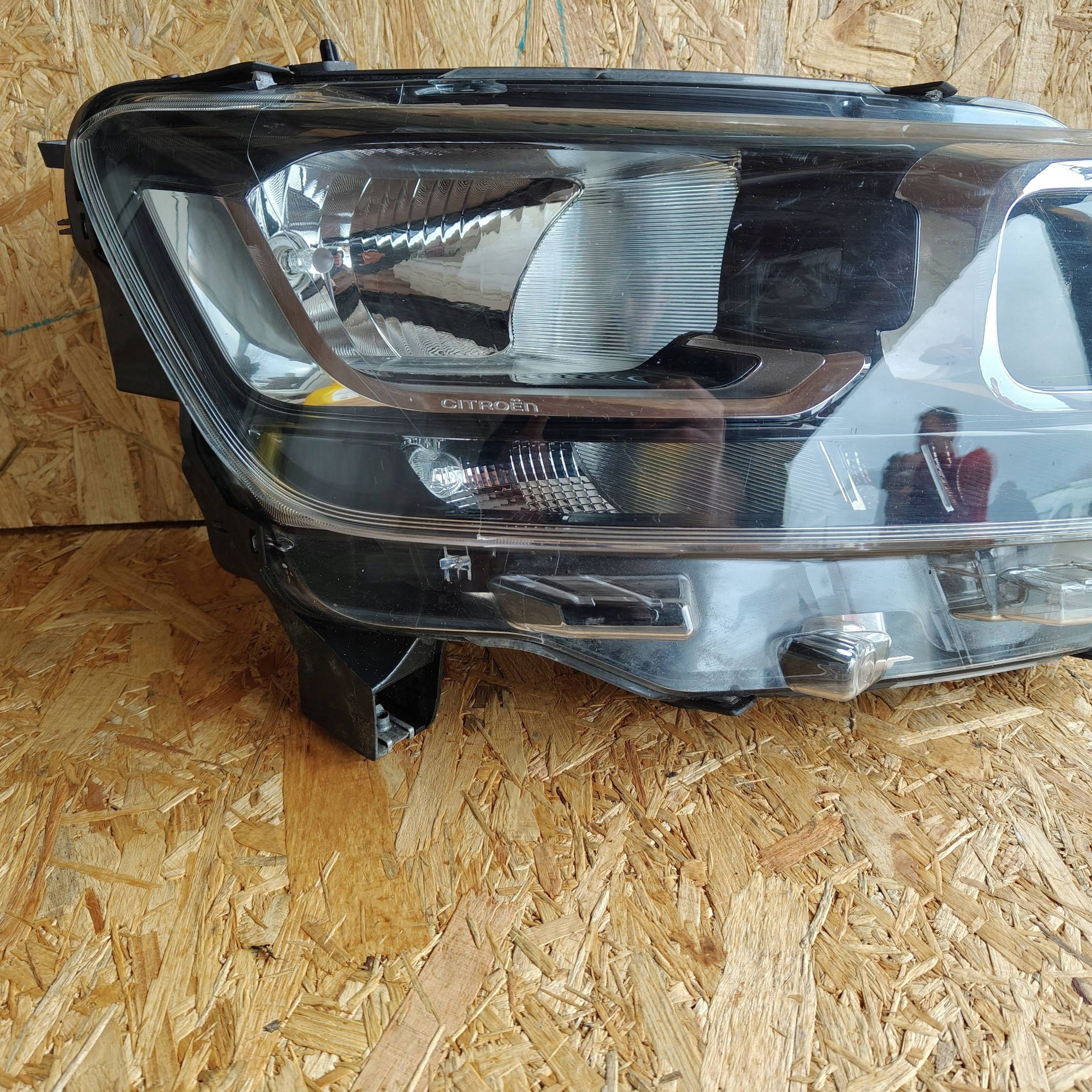 Reflektor front side right Citroen Berlingo IV 90146120