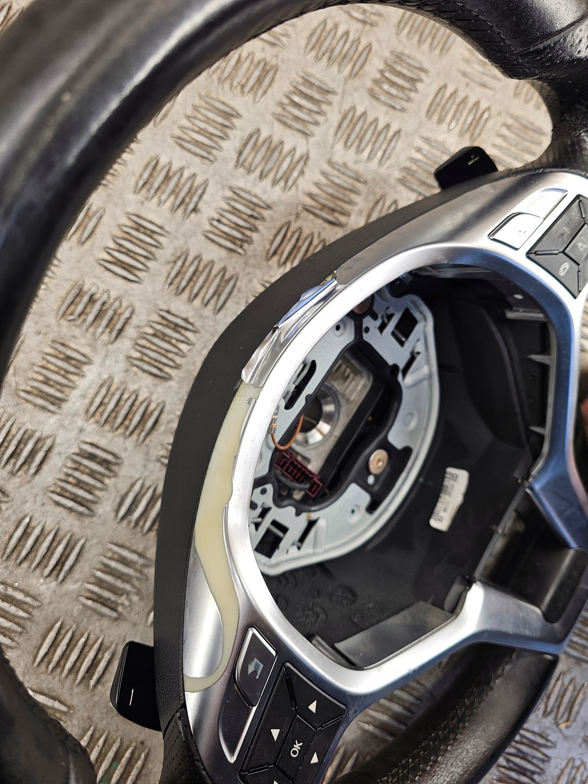MERCEDES E W207 steering wheel, MULTIFUNKCYJNA A1724602703 with shifting
