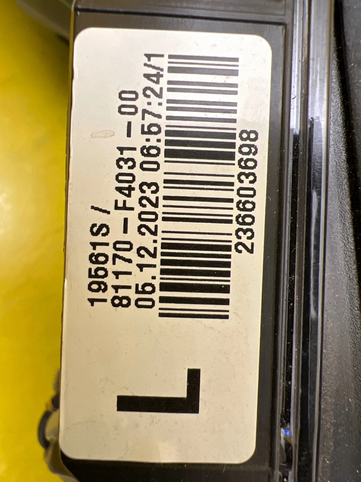 light left Toyota CHR CH-R 81170-F4031 H7