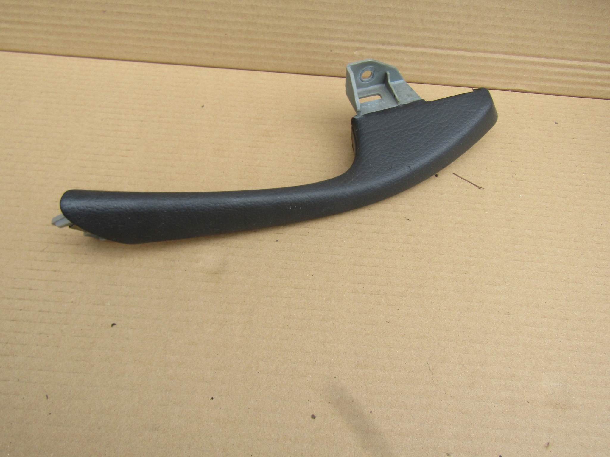 5 MERCEDES W210 LIFT 99-03 TAPICERKA DRZWI RACZKA UCHWYT LEWY TYL