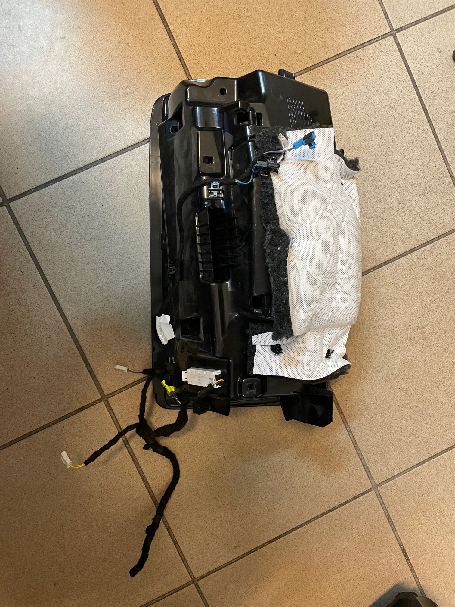 BMW X5 G05 Obudowa schowka 9472084 Producent części BMW OE