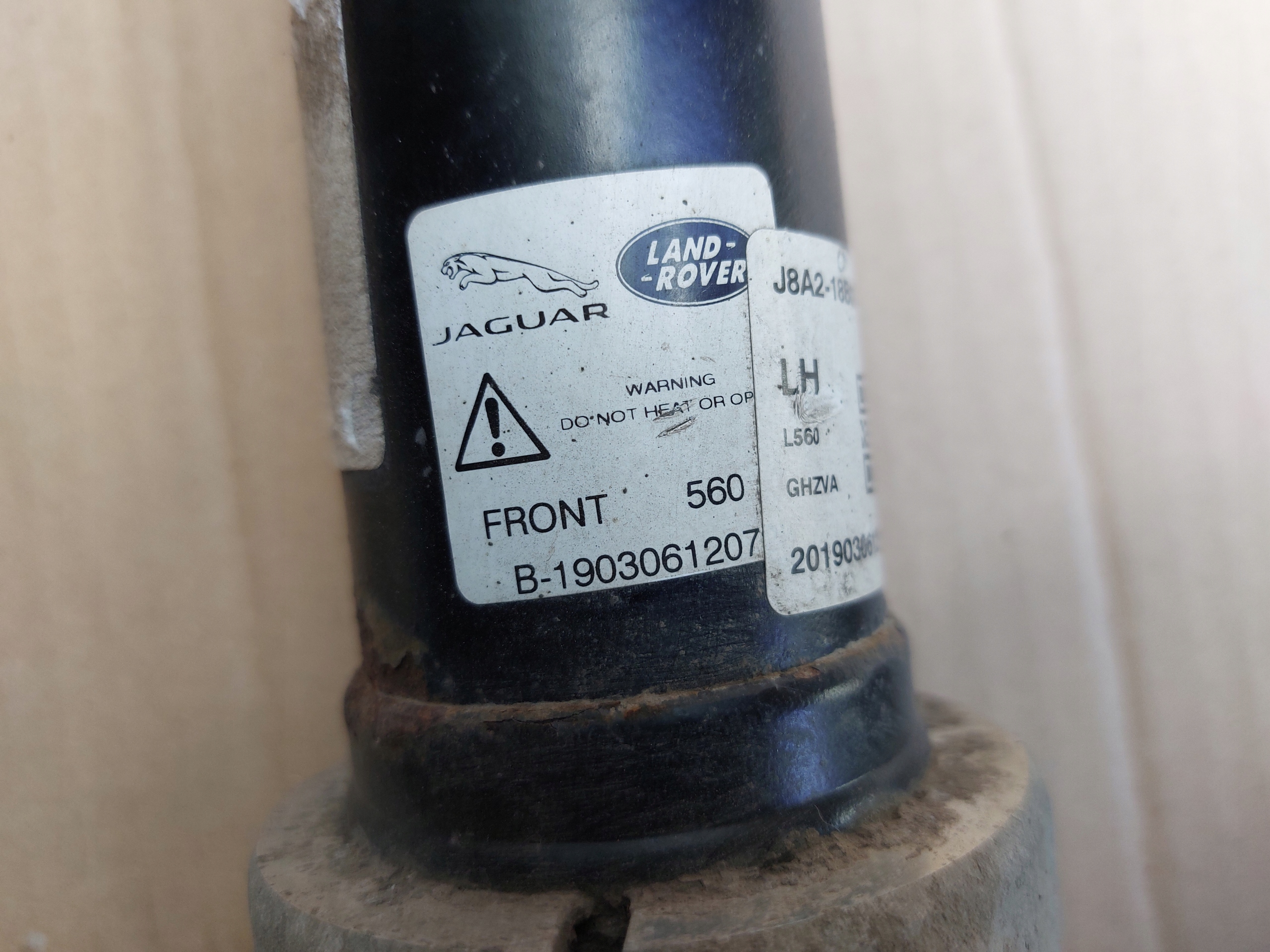 VELAR L560 shock absorber left front J8A2-18B036-BB 19r