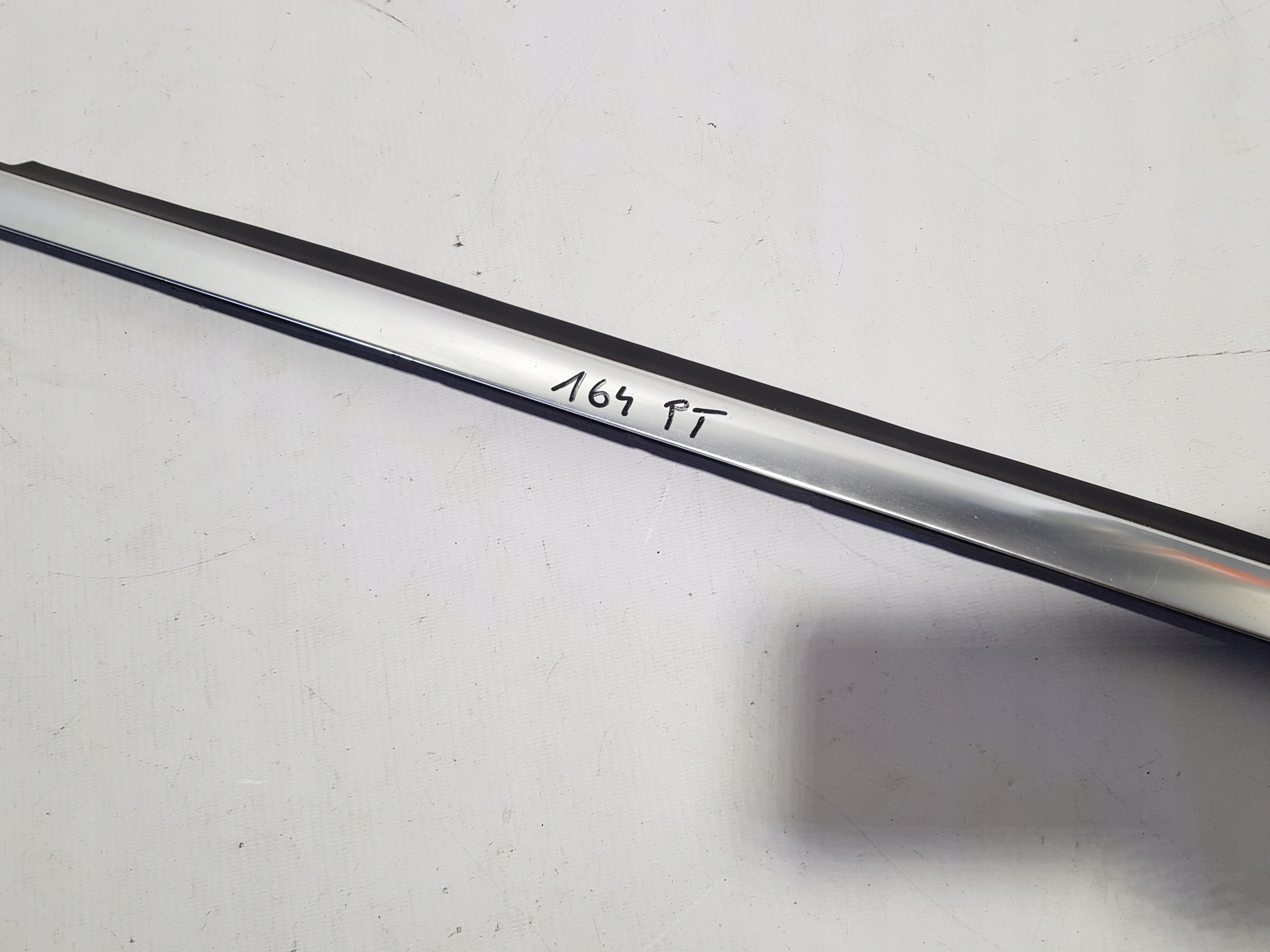 moulding door left rear part dust CHROM MERCEDES W251
