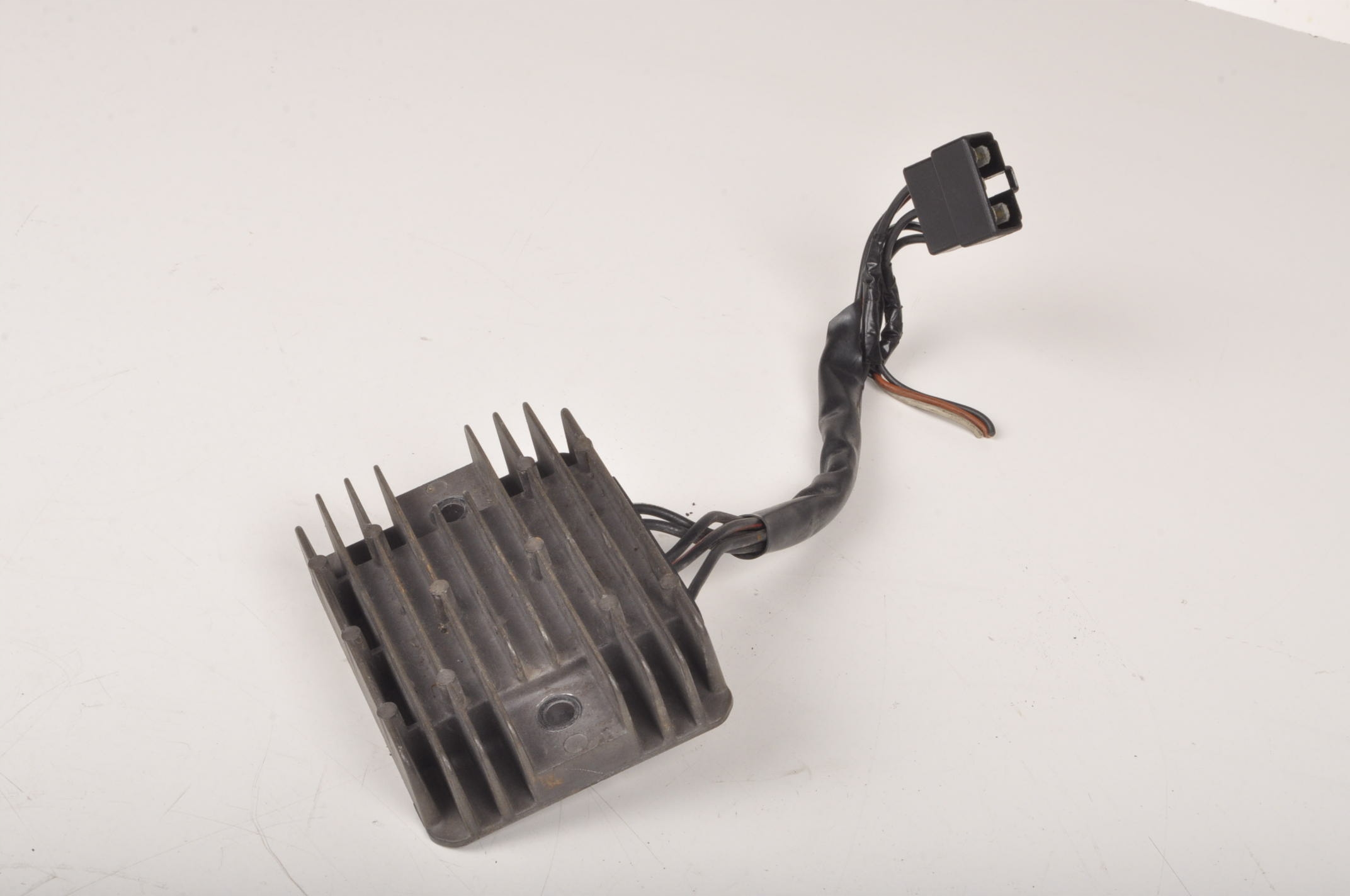 TRIUMPH BONNEVILLE T100 SE 865 регулятор напруги