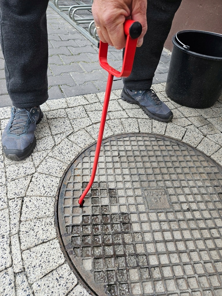 Hak do włazów studzienek pokryw kanalizacyjnych - chwytak do drewna / 52 cm Producent Mar-pol