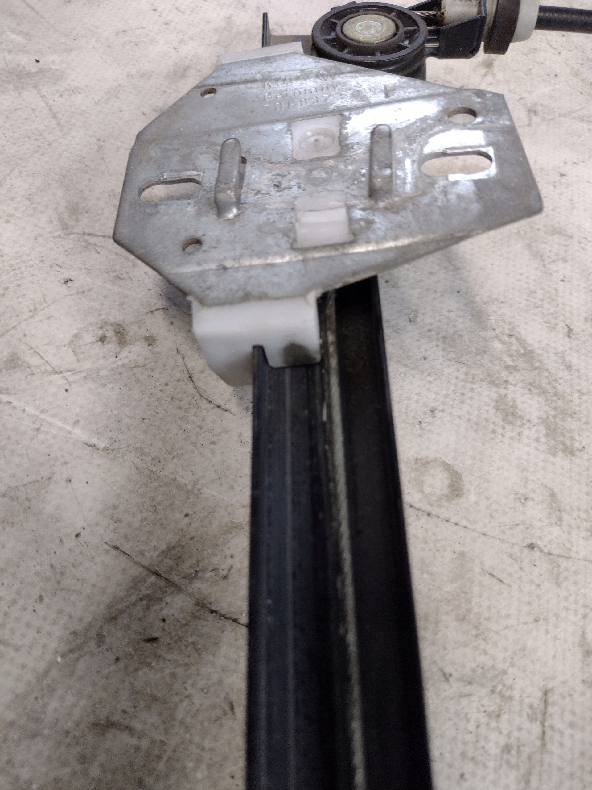window regulator manual right front Volkswagen Transporter T4 701837502F