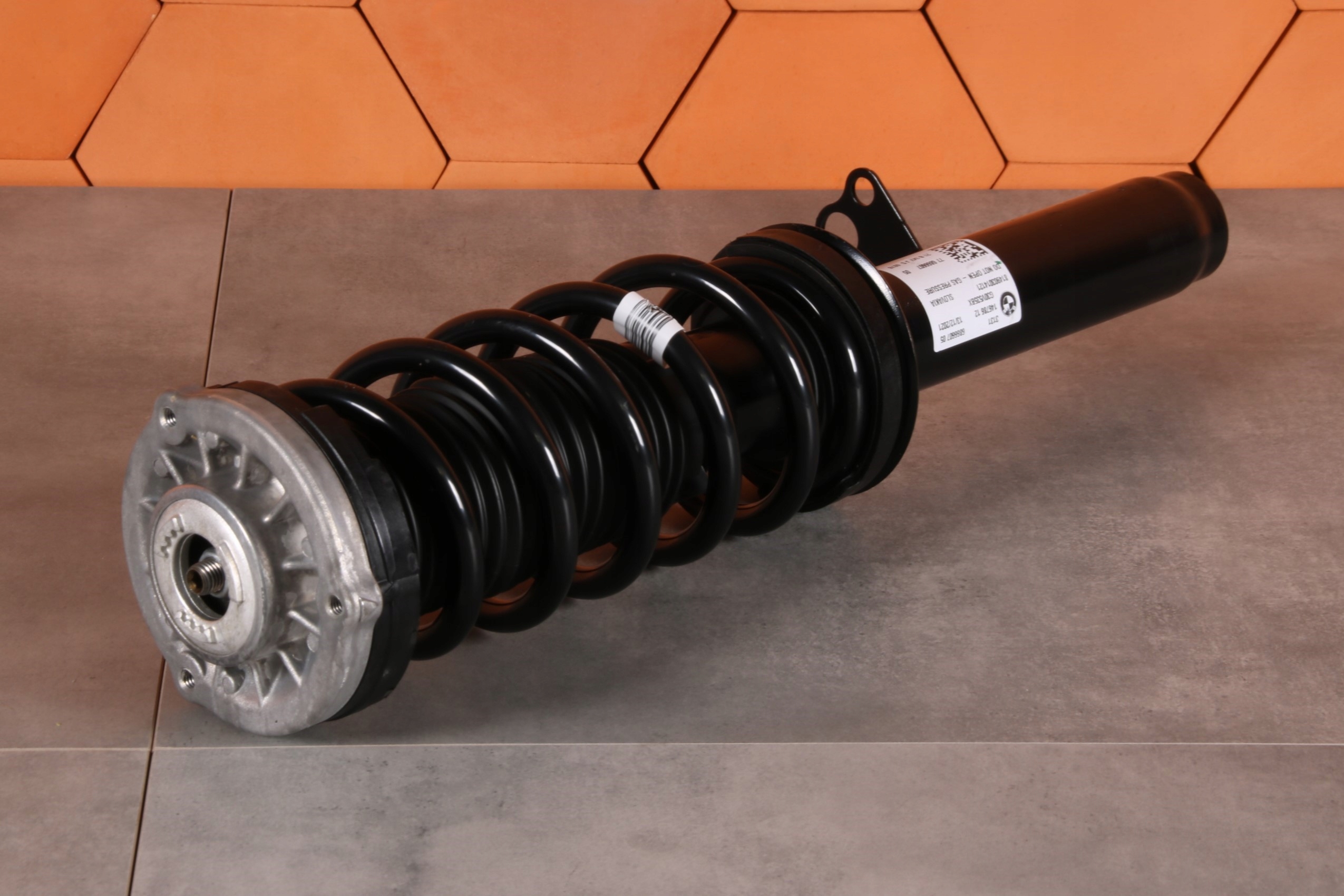 BMW 5 G30 G30 LCI shock absorber left front front XDRIVE 6866607 32 km !!!