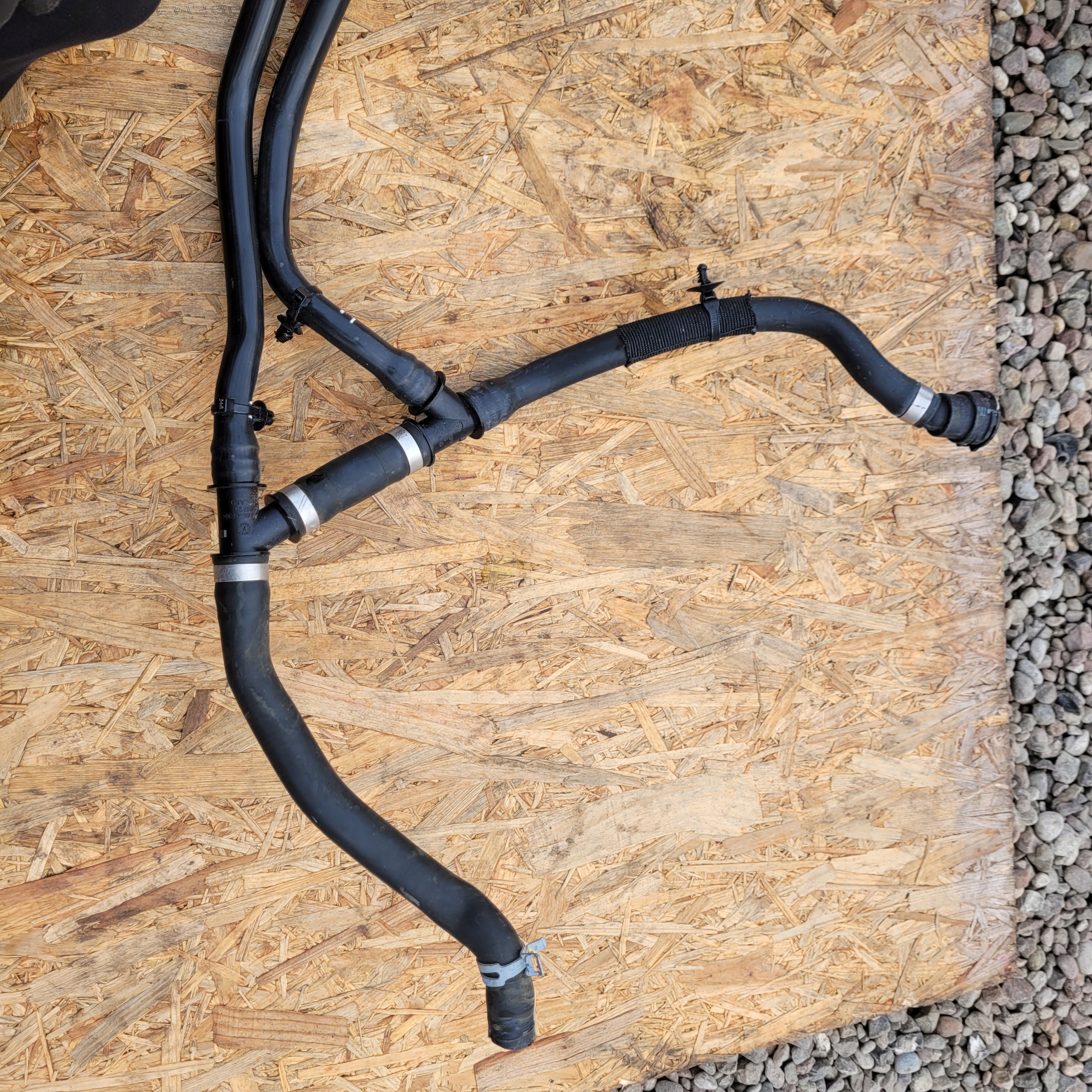 trouba hadice vody RENAULT CAPTUR II 215346094R E-TECH
