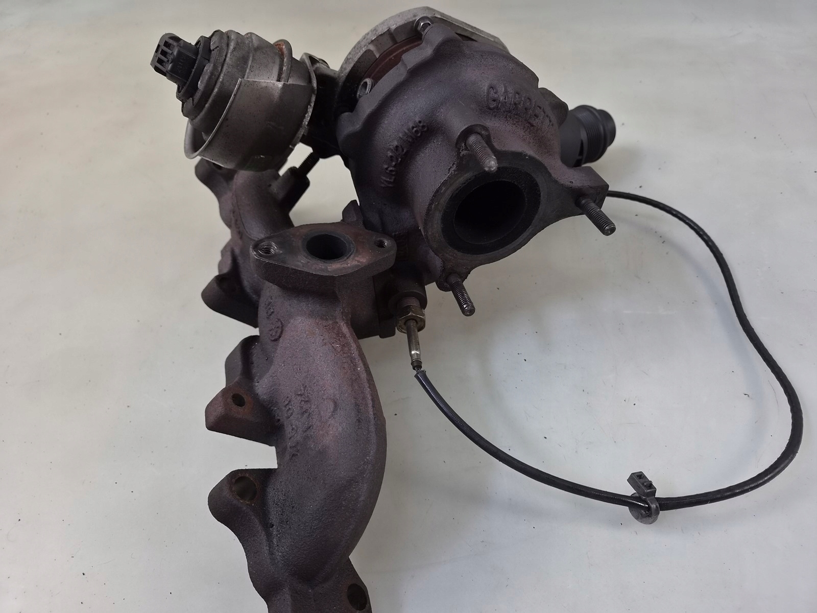 turbo header pipe turbo turbina AUDI A4 B8 2.0 TDI a5 a6 a7