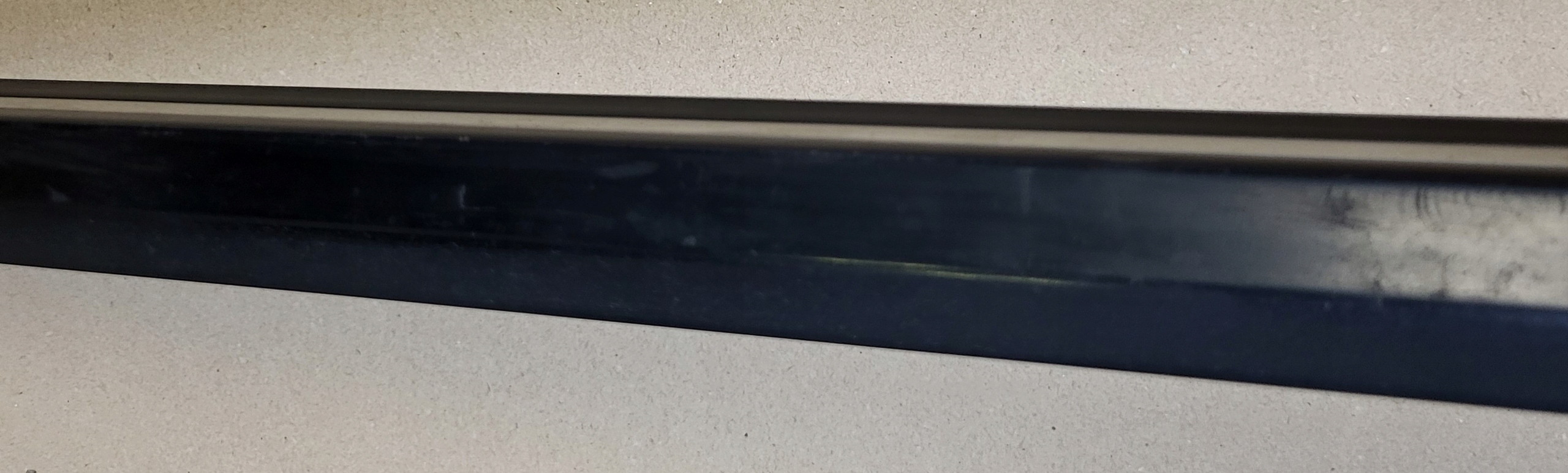 lišta Z dveře PRAWYCH PRZEDNICH BMW 3 E30 4D original
