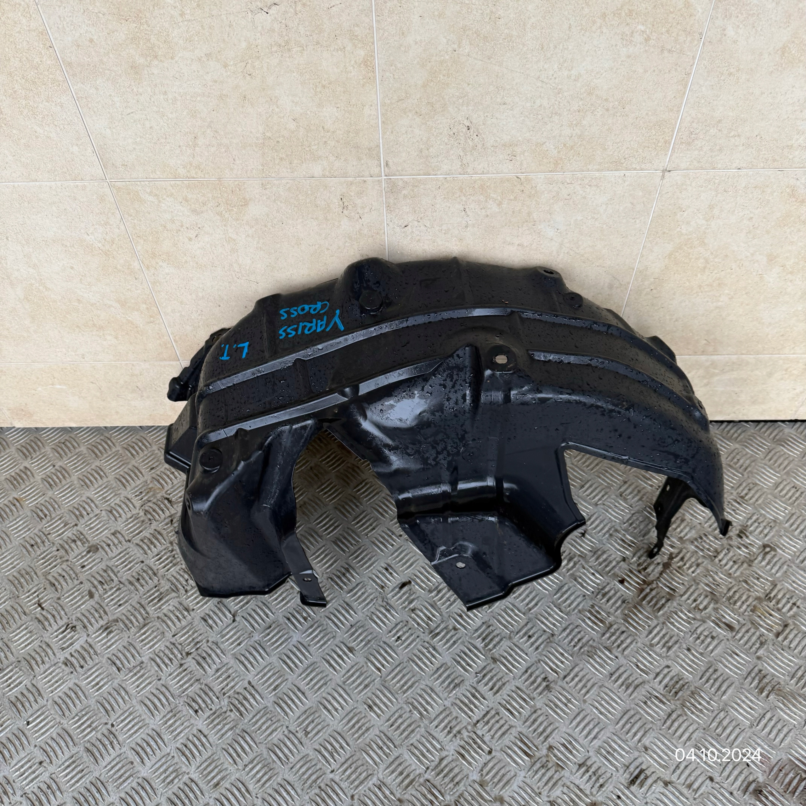 mudguard rear. left TOYOTA YARIS CROSS