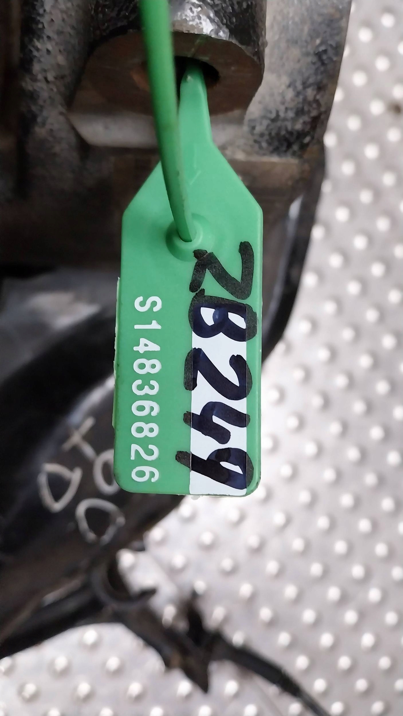 otoč čepu levý předek 6768315 BMW E60 E61 XDRIVE