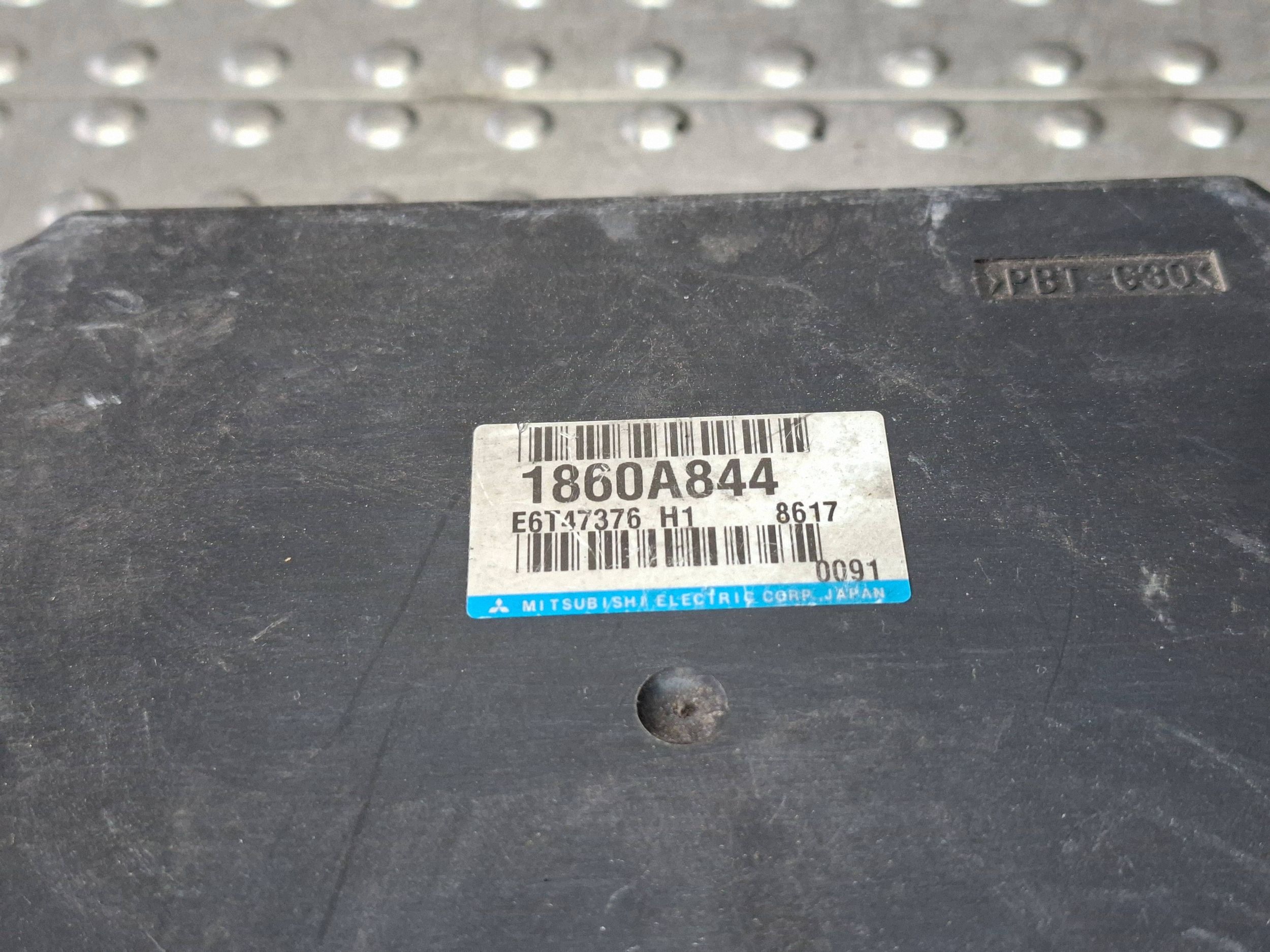 computer control unit of the engine MITSUBISHI OUTLANDER II 06-12 2.4 MIVEC 1860A844