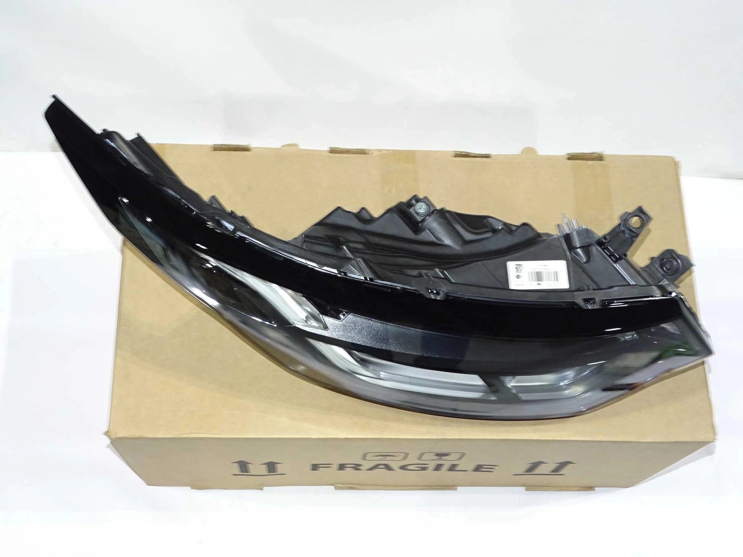 lampa reflektor LED EU prawy DISCOVERY 5 V 2017-20 Producent części Land Rover OE