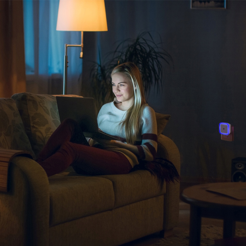 LAMPKA LED CZUJNIK ZMIERZCHU NOCNA DO KONTAKTU Bohater brak