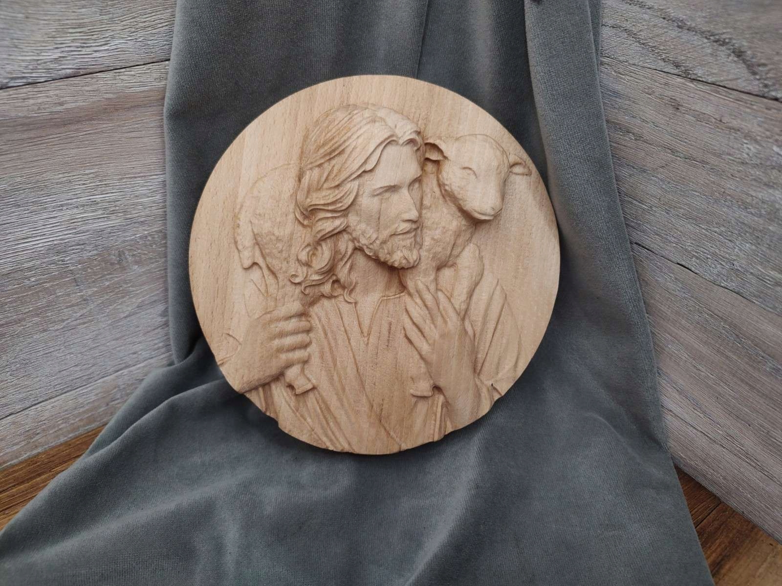 Plochý vyřezávaný dřevěný obraz dárek na Ježíšově svatém přijímání s beránkem 40