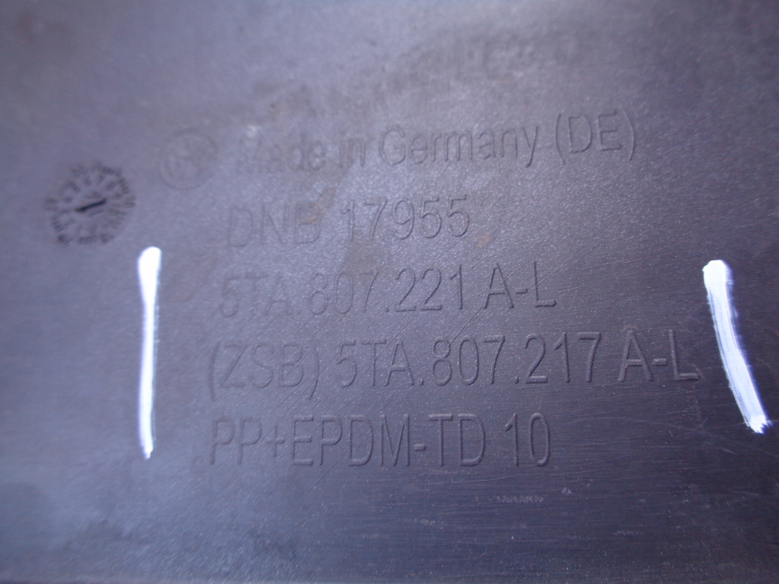 Frontstoßstange VW TOURAN 5TA 16- NR 47040