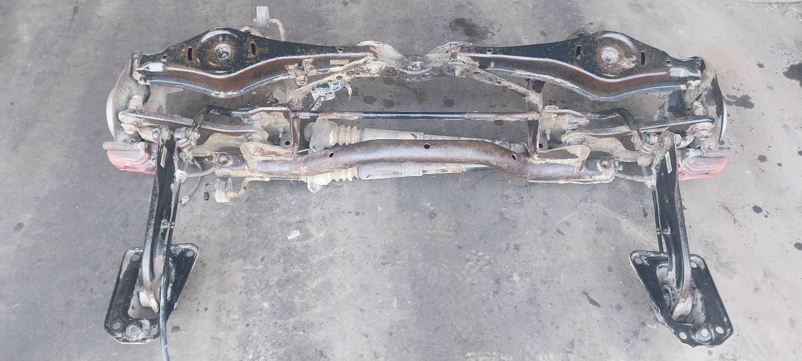 complete sususpension sider axle beam rear part AUDI A3 8P HB 3D