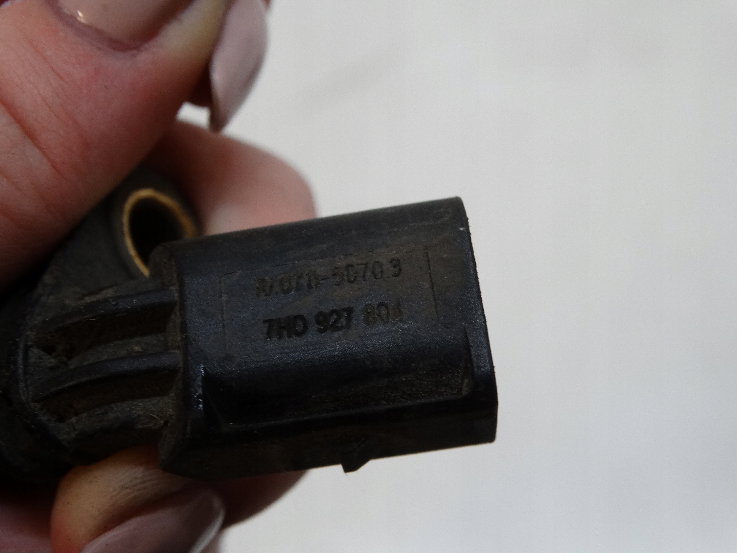 sensor ABS left front SKODA OCTAVIA II 7H0927803