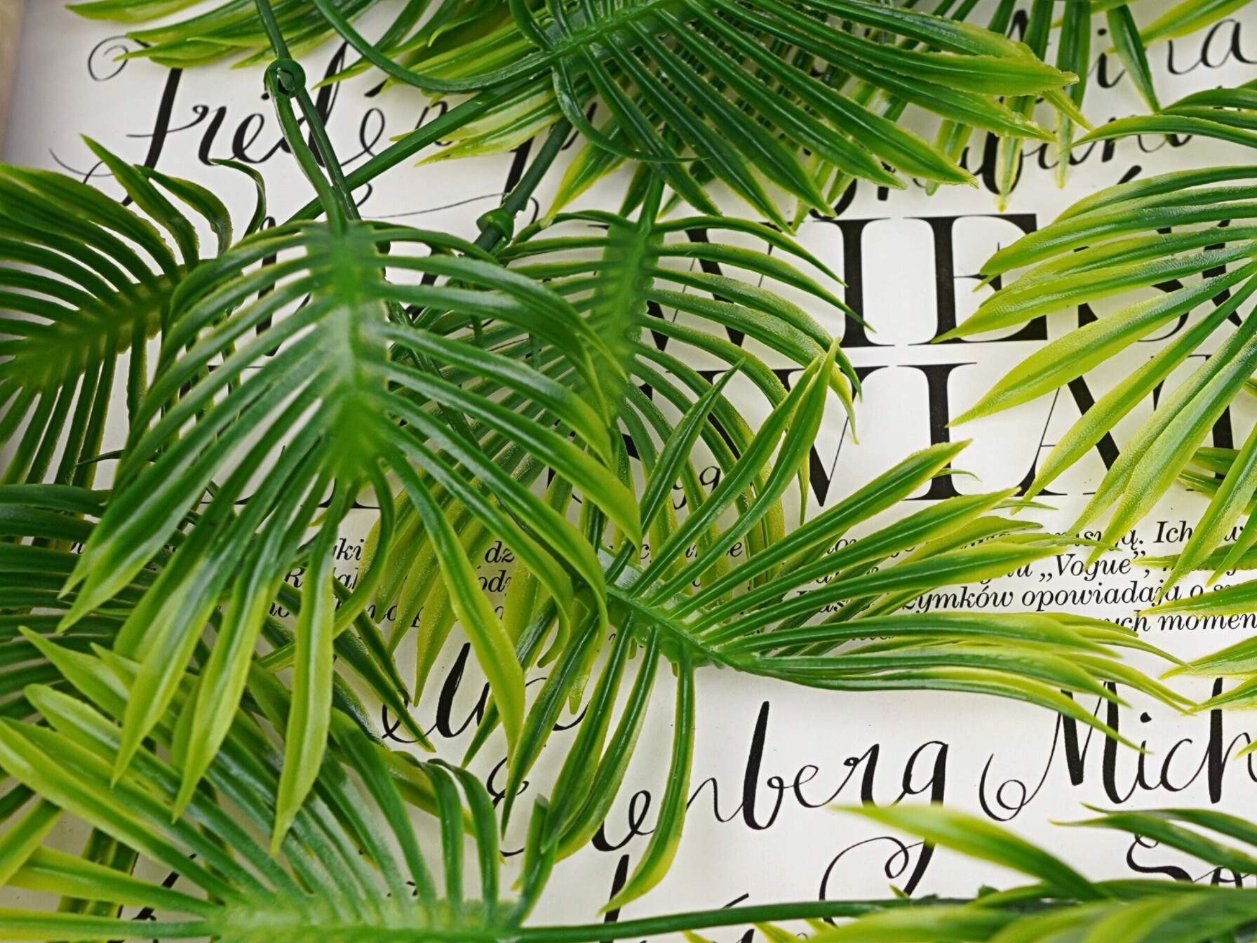 SZTUCZNE LIŚCIE XXL ZIELONE ŚCIANY ROŚLNA WISZĄCA 75CM ZWISAJĄCE GĘSTY ZWIS Kolor zielony