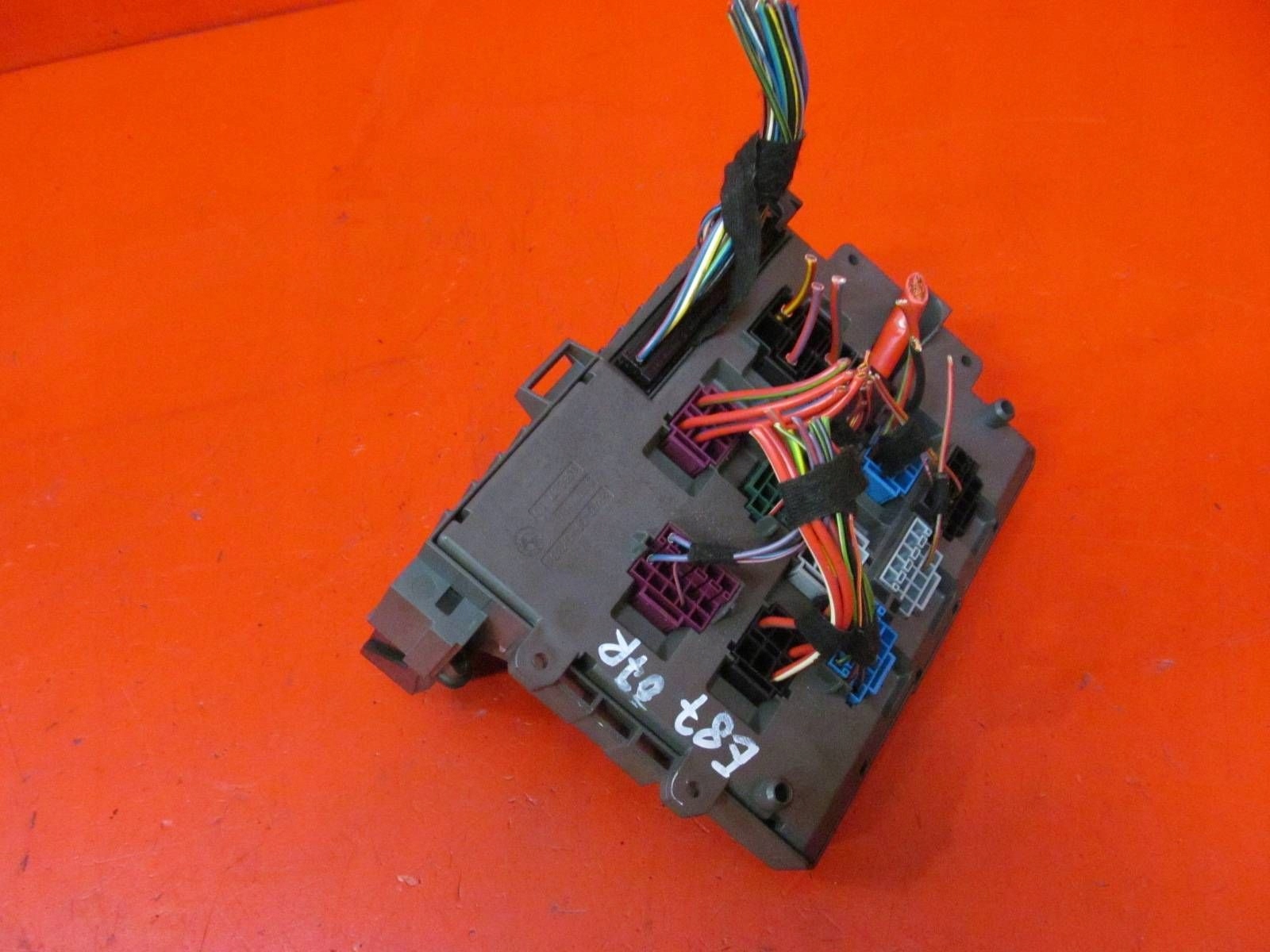 BMW E87 and 1 E84 E81 E90 comfort control unit control unit compartment of fuses