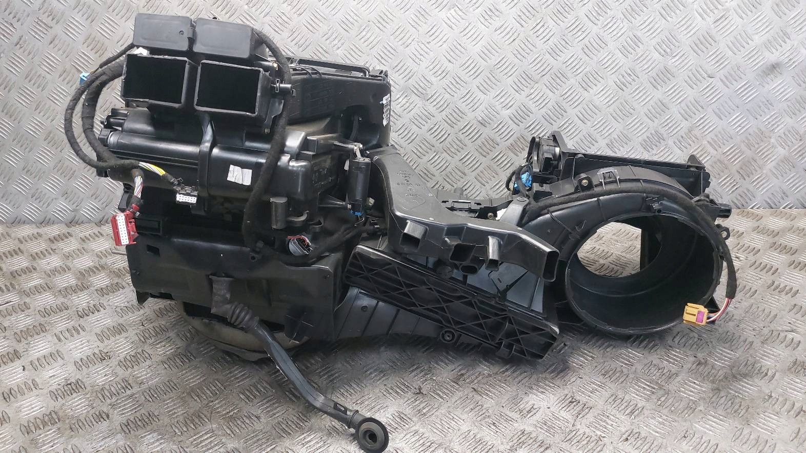 Корпус обігрівача AUDI A3 8P 8P1820003D