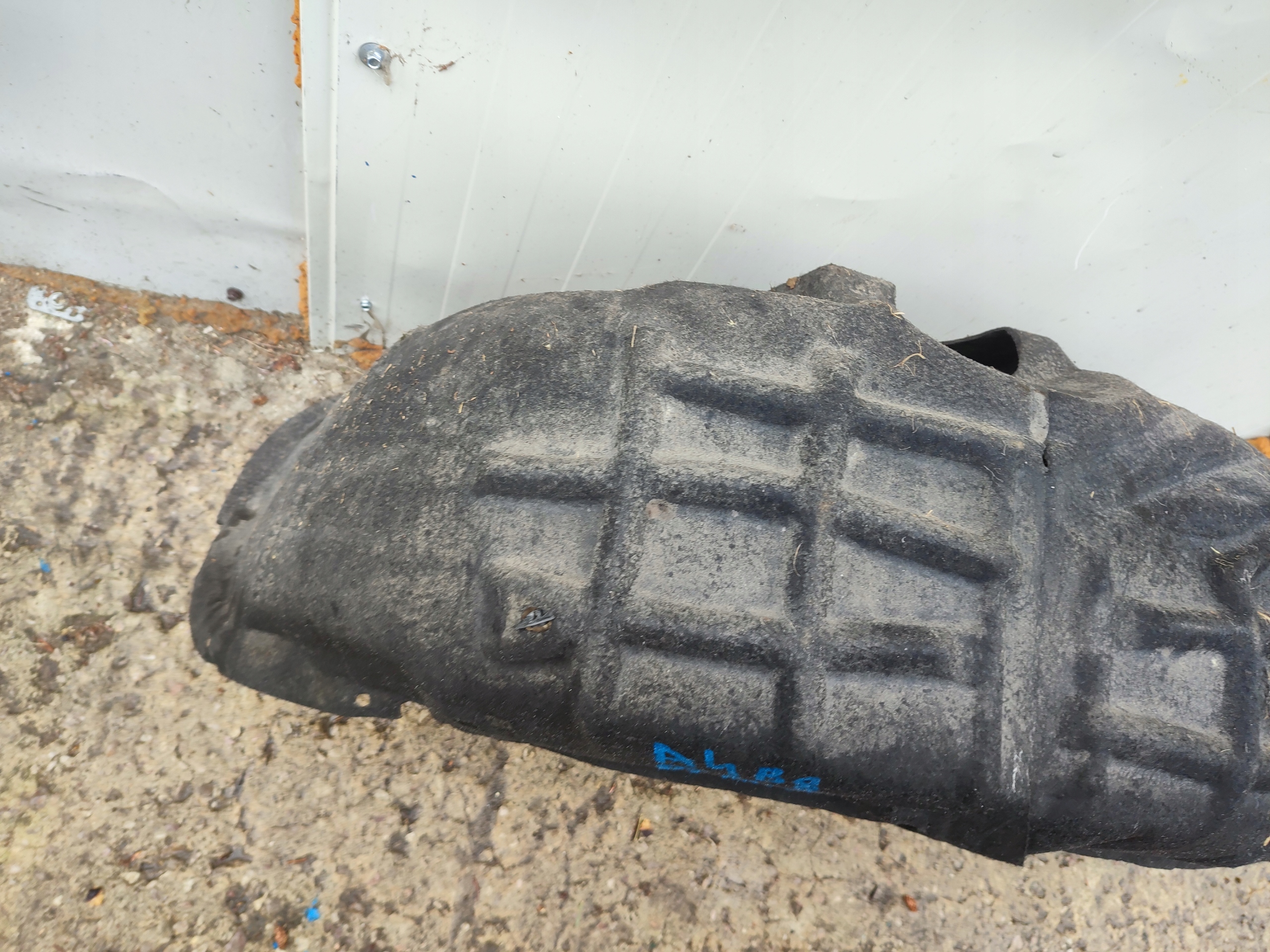 mudguard right rear part right rear. Audi A4 B8