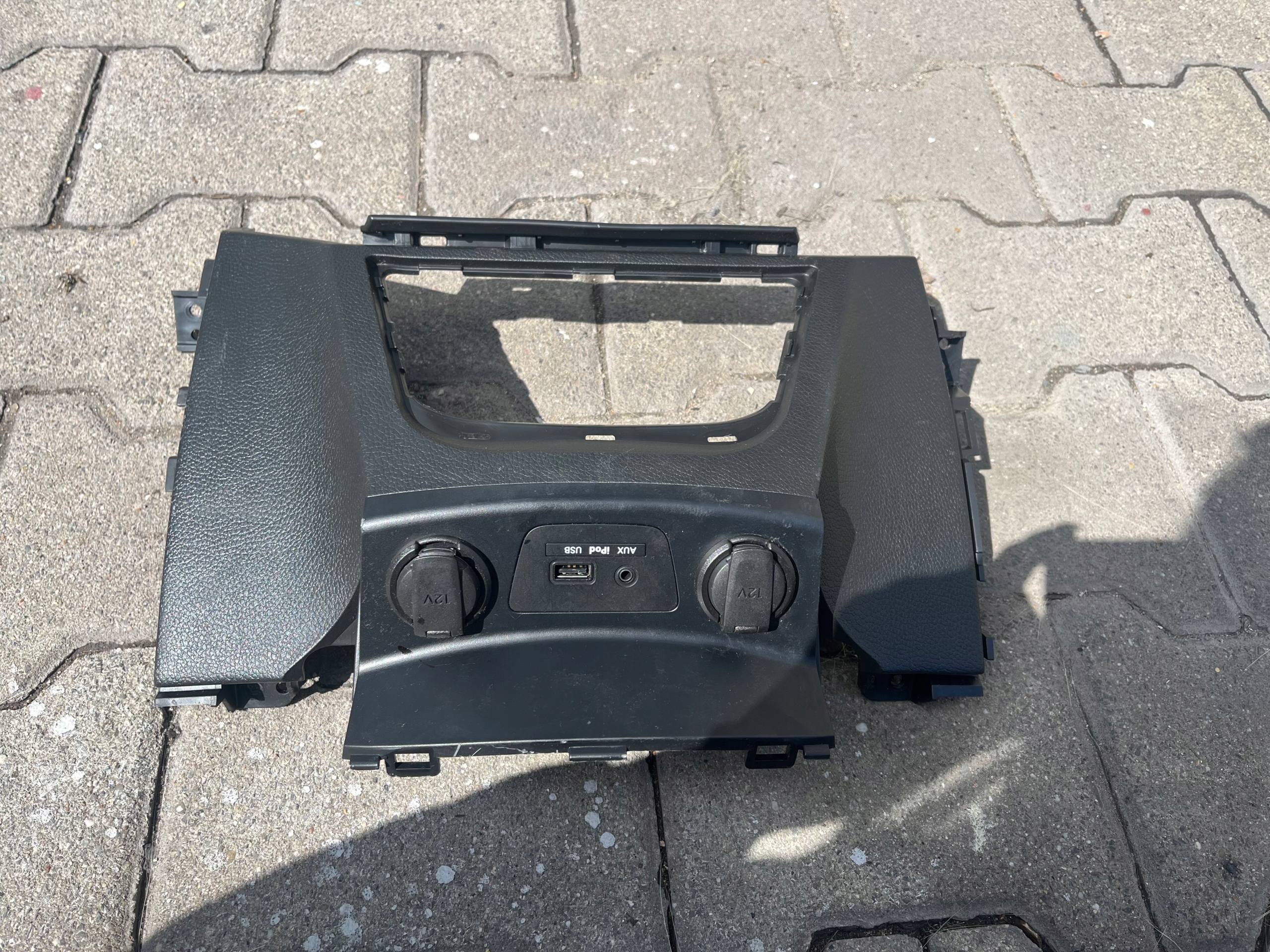 Hyundai I30 II Blende Abdeckung Panel Adapter, Stecker USB/AUX