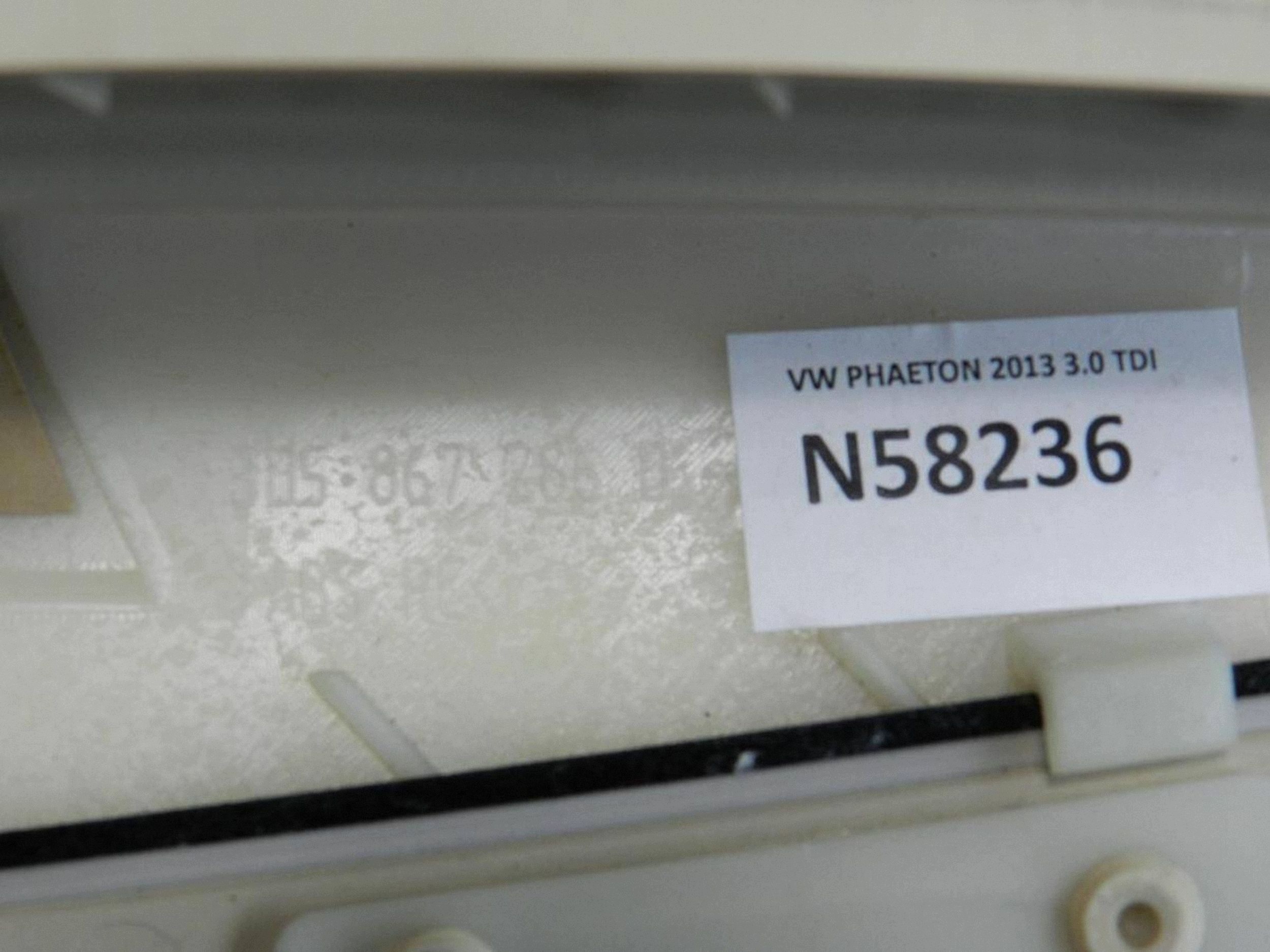 Volkswagen Phaeton Blende Abdeckung slupka rechts 3B5867286D N58236