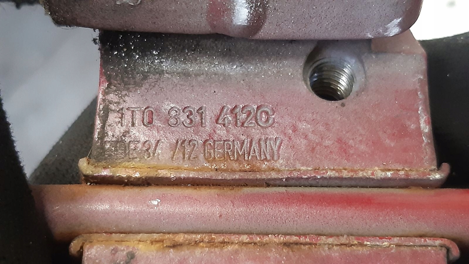 hinge door right front VW Caddy III 1,6 TDI