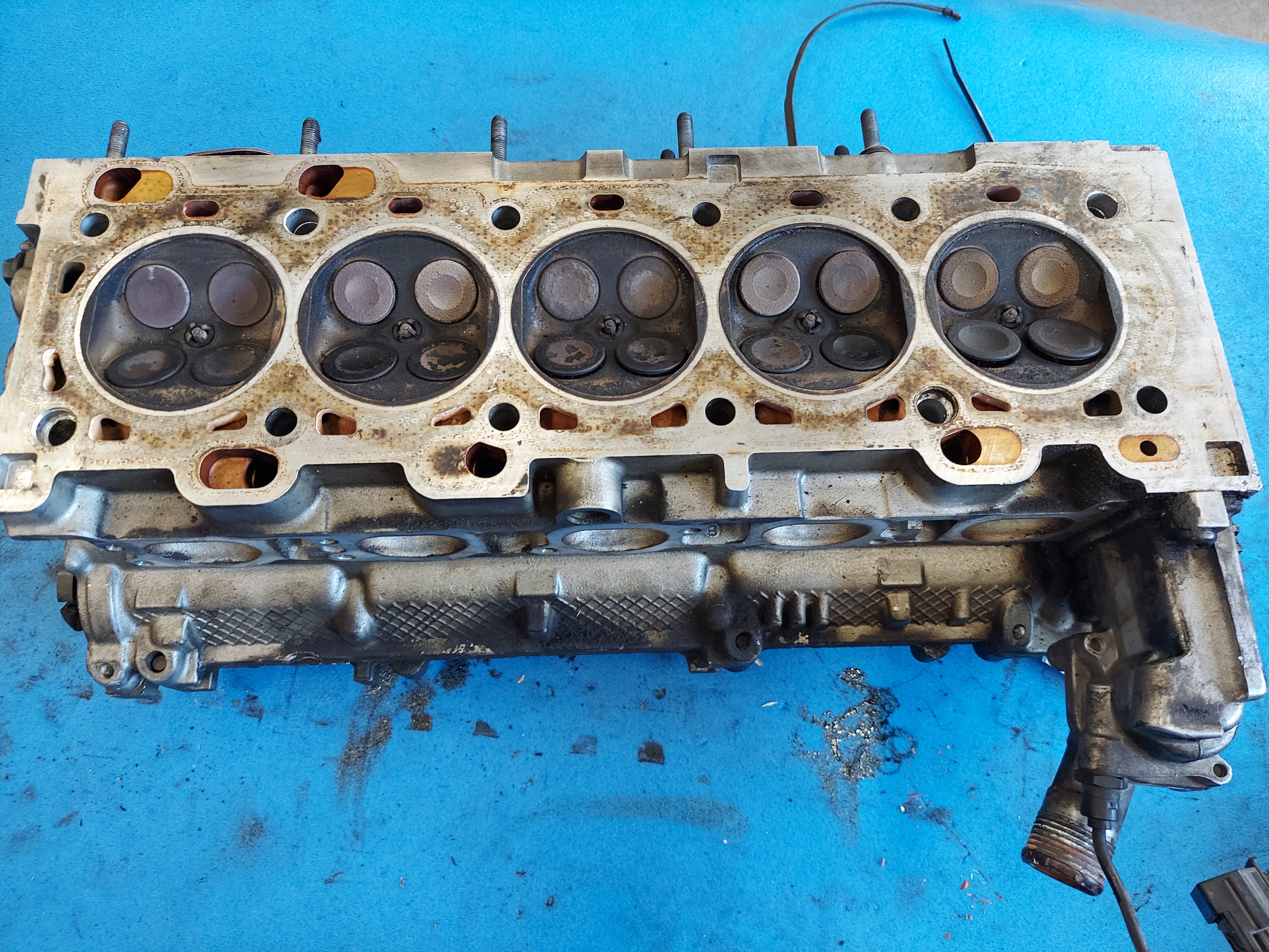 head. VOLVO 2.4 B 1001837